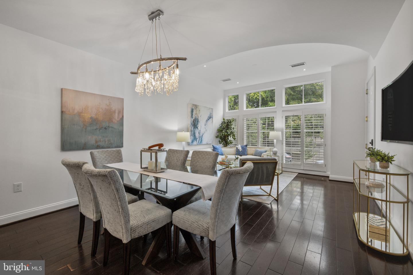Washington, District of Columbia, 20009, United States, 2 Bedrooms Bedrooms, ,3 BathroomsBathrooms,Residential,For Sale,1950810