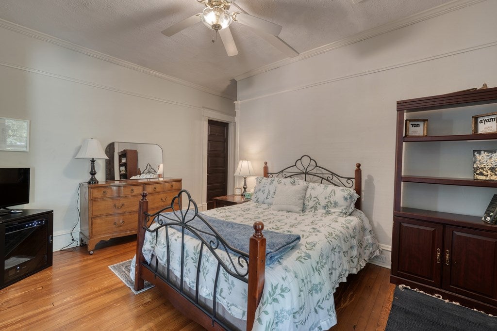 Andrews, North Carolina, 28901, United States, 5 Bedrooms Bedrooms, ,4 BathroomsBathrooms,Residential,For Sale,1912195