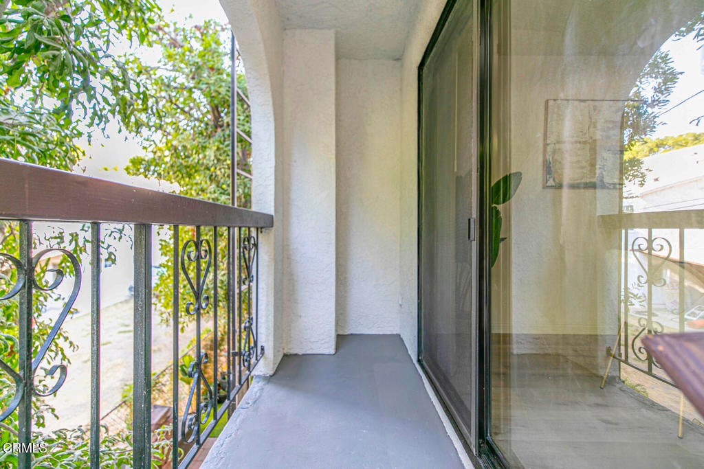 Glendale, California, 91205, United States, 3 Bedrooms Bedrooms, ,2 BathroomsBathrooms,Residential,For Sale,1938623