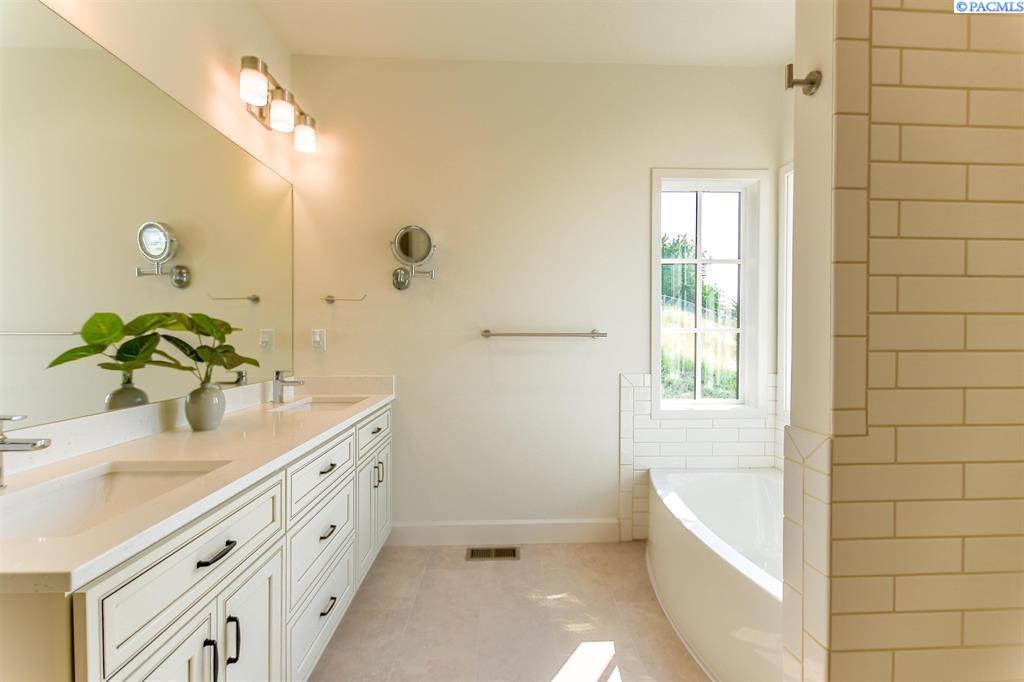 Pullman, Washington, 99163, United States, 4 Bedrooms Bedrooms, ,3 BathroomsBathrooms,Residential,For Sale,1794124