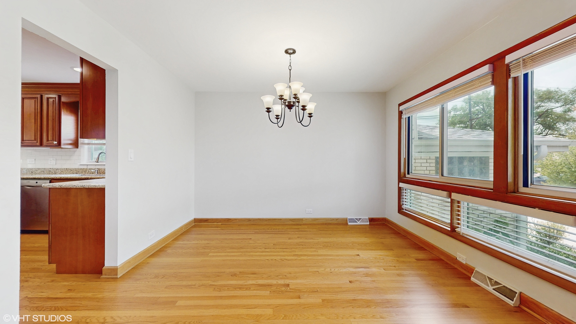 Skokie, Illinois, 60076, United States, 4 Bedrooms Bedrooms, ,2 BathroomsBathrooms,Residential,For Sale,1935170