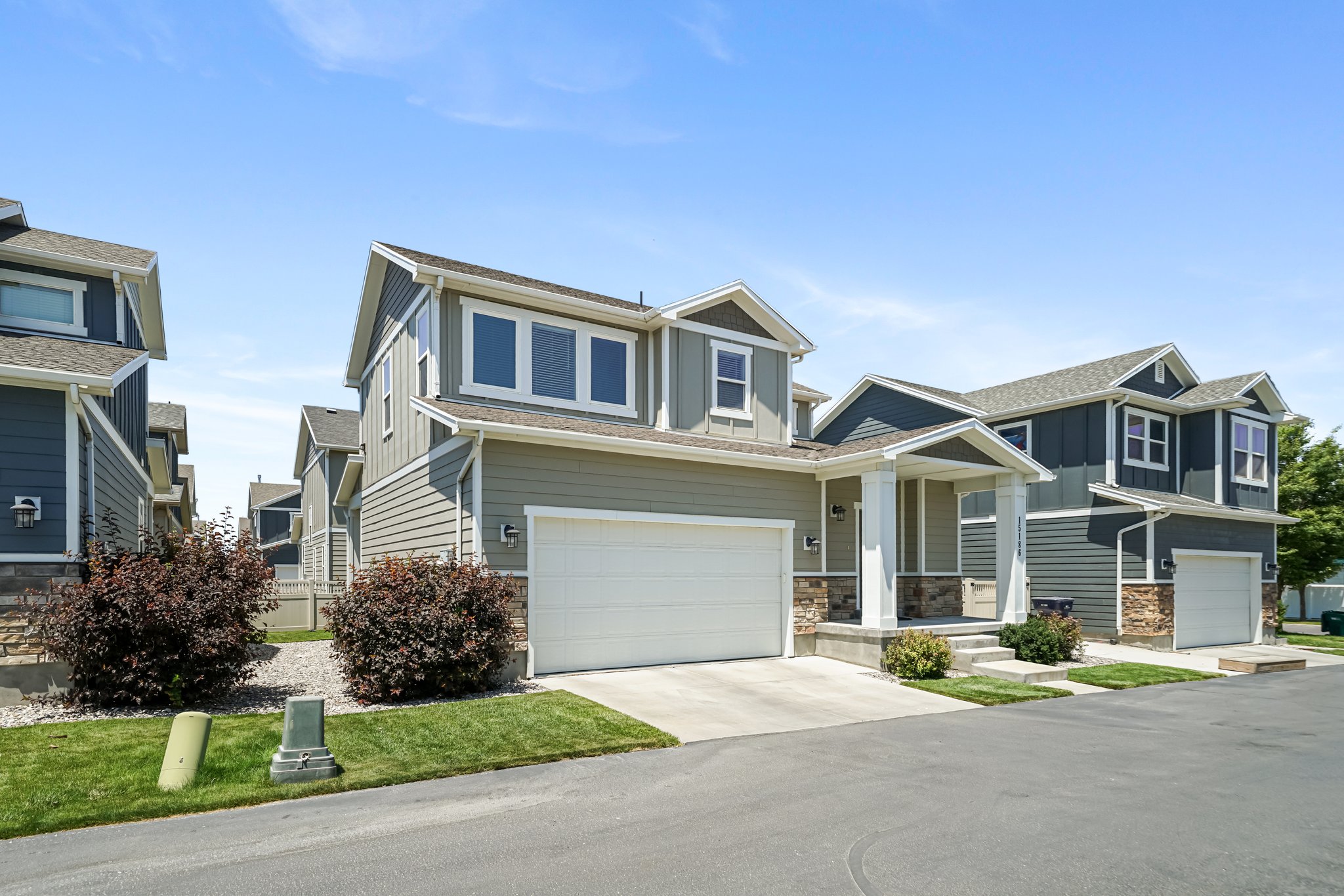 Bluffdale, Utah, 84065, United States, 4 Bedrooms Bedrooms, ,4 BathroomsBathrooms,Residential,For Sale,1915355
