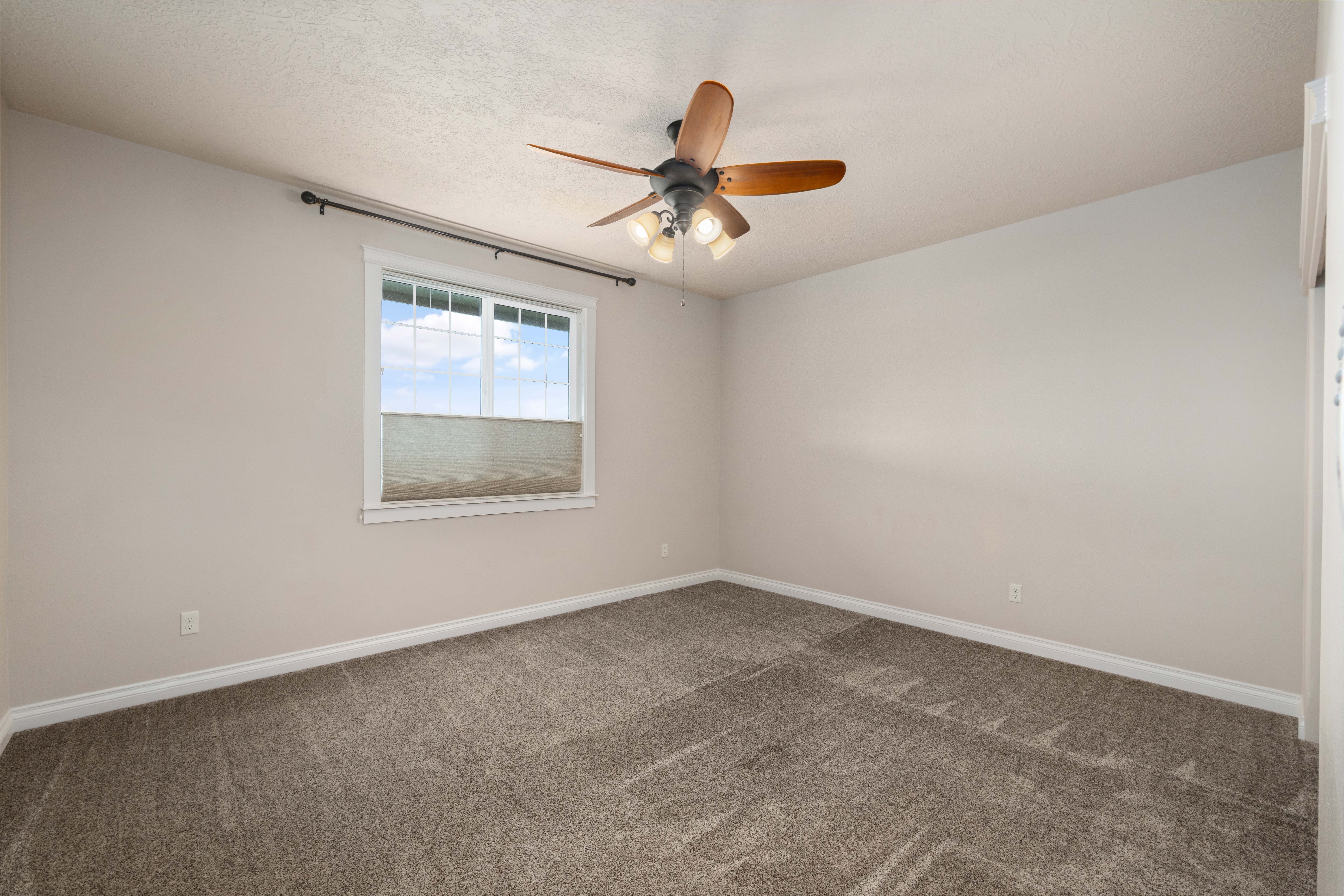  Custom Built on 1 Acre - 物件實景