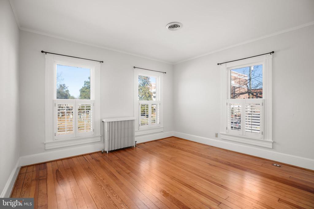 Fredericksburg, Virginia, 22401, United States, 4 Bedrooms Bedrooms, ,2 BathroomsBathrooms,Residential,For Sale,2001681