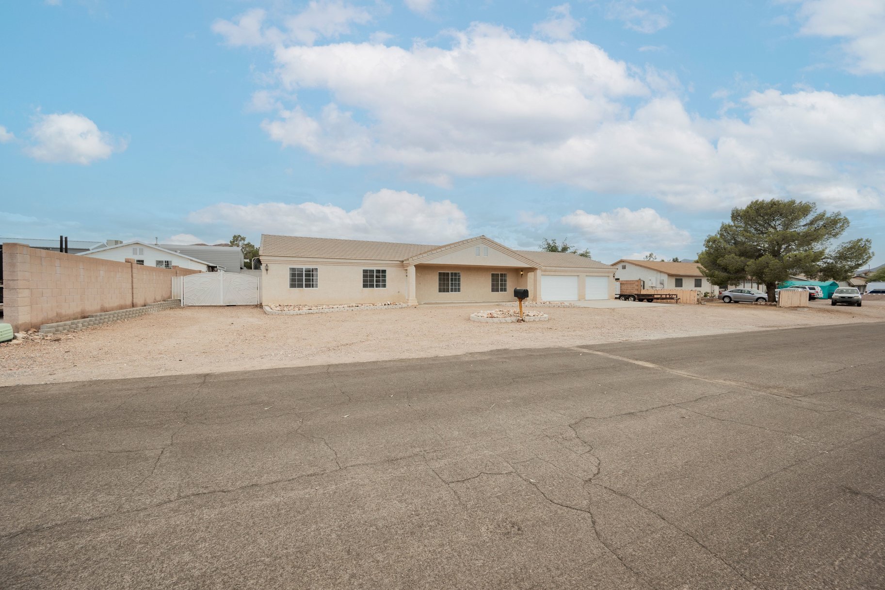  Rare Half Acre Opportunity in Henderson HOA, RV Hookups, Endless Potential - 物件實景