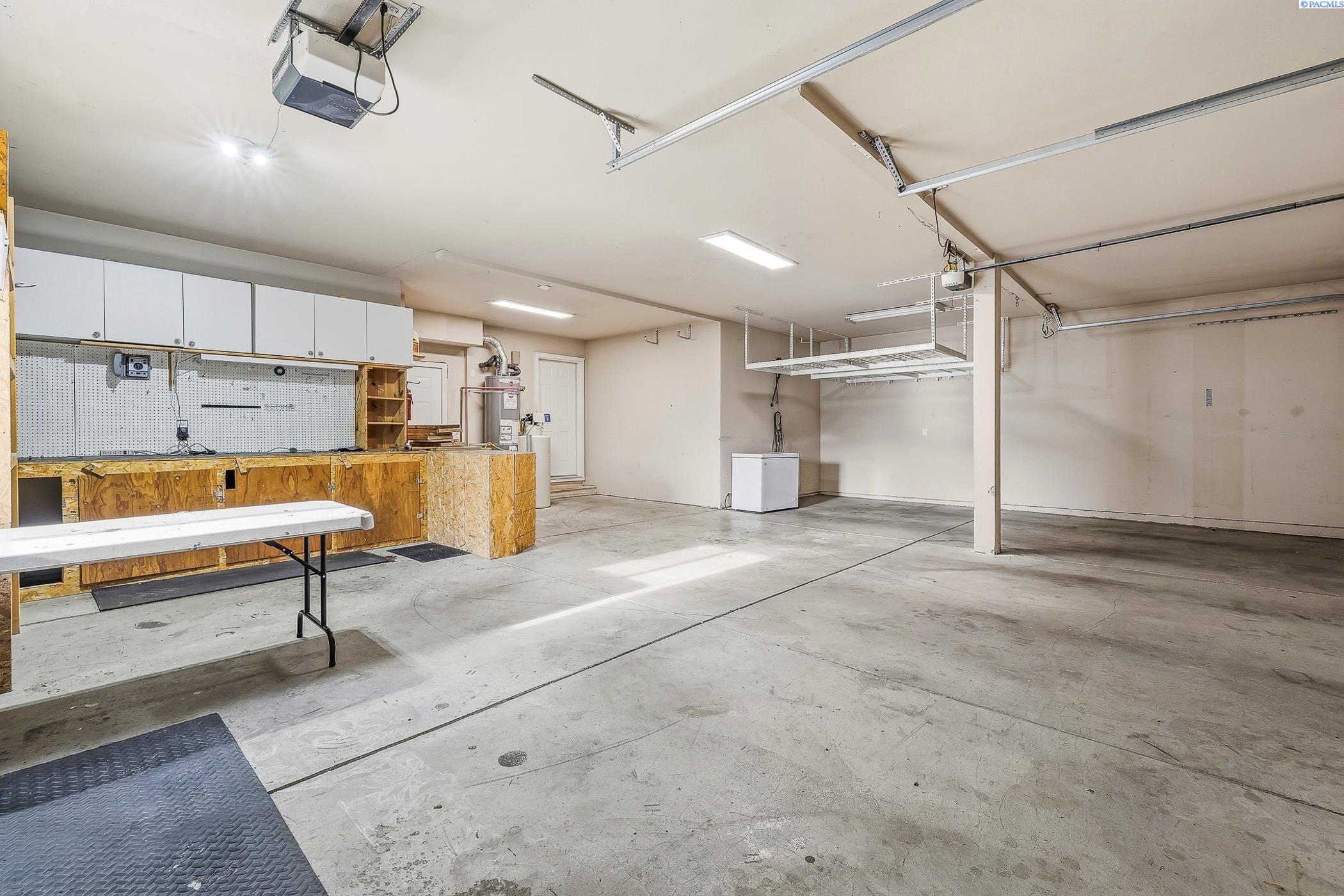 Pasco, Washington, 99301, United States, 3 Bedrooms Bedrooms, ,3 BathroomsBathrooms,Residential,For Sale,1998490