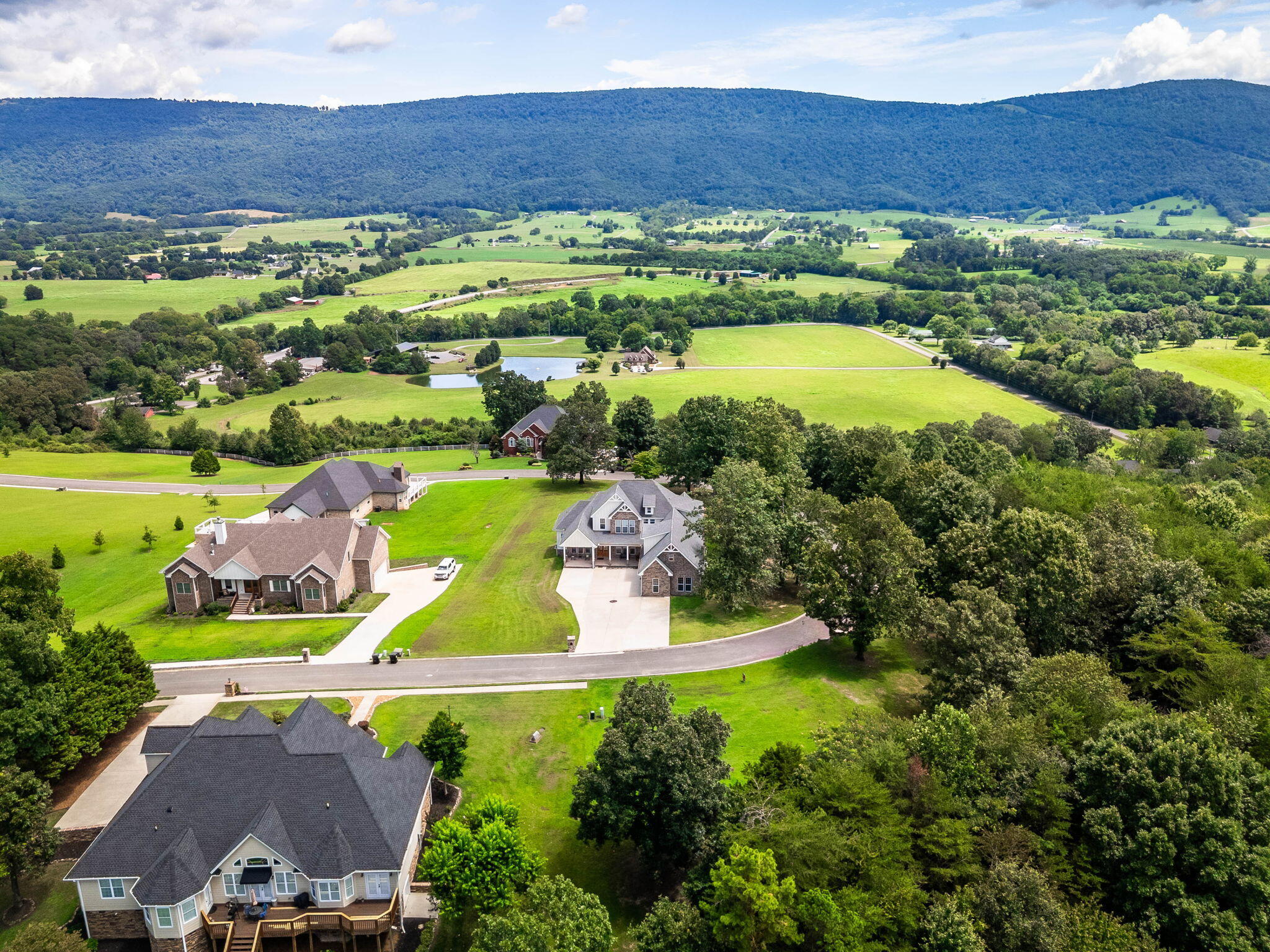 Dunlap, Tennessee, 37327, United States, 4 Bedrooms Bedrooms, ,4 BathroomsBathrooms,Residential,For Sale,1914662
