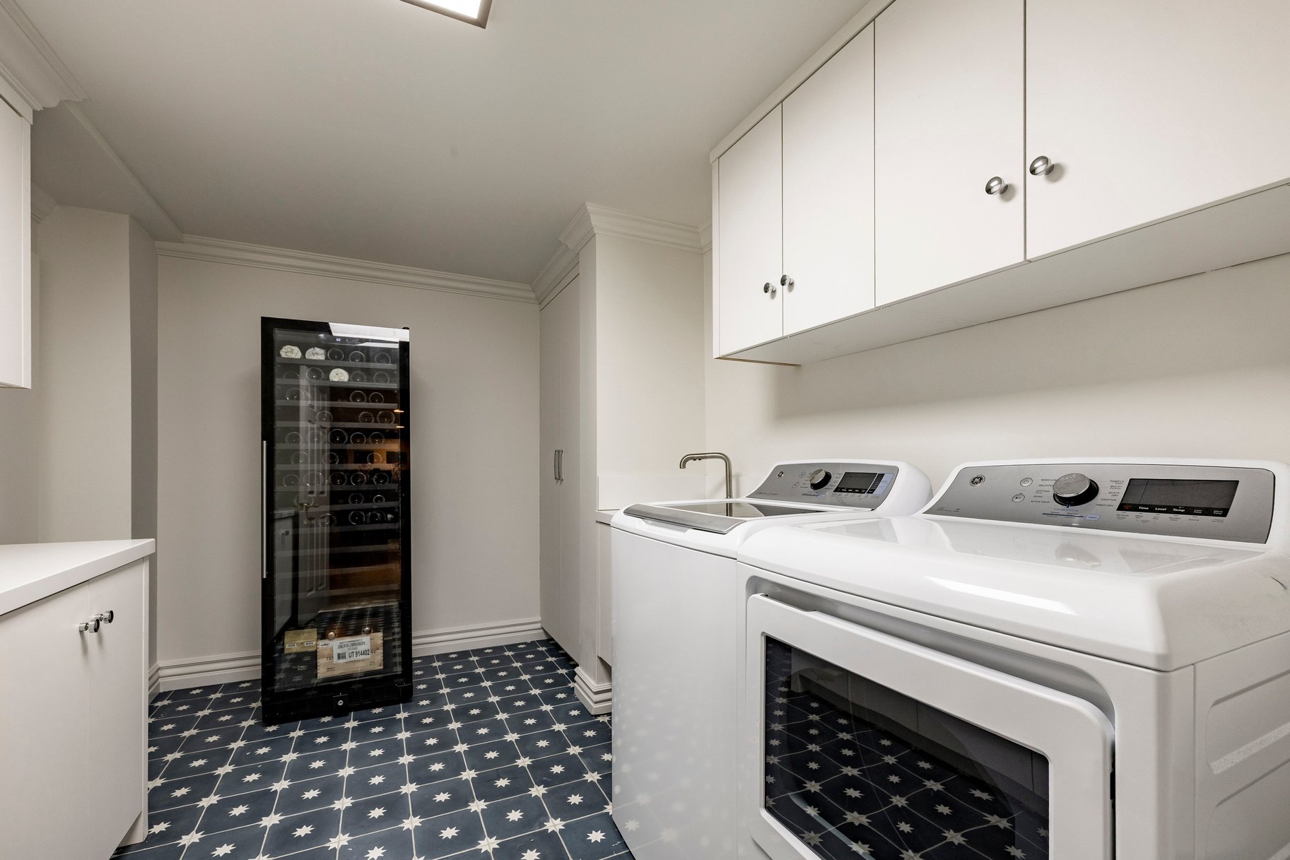  BEAUTIFULLY UPDATED FEDERAL HEIGHTS TWO STORY HOME - 物件實景