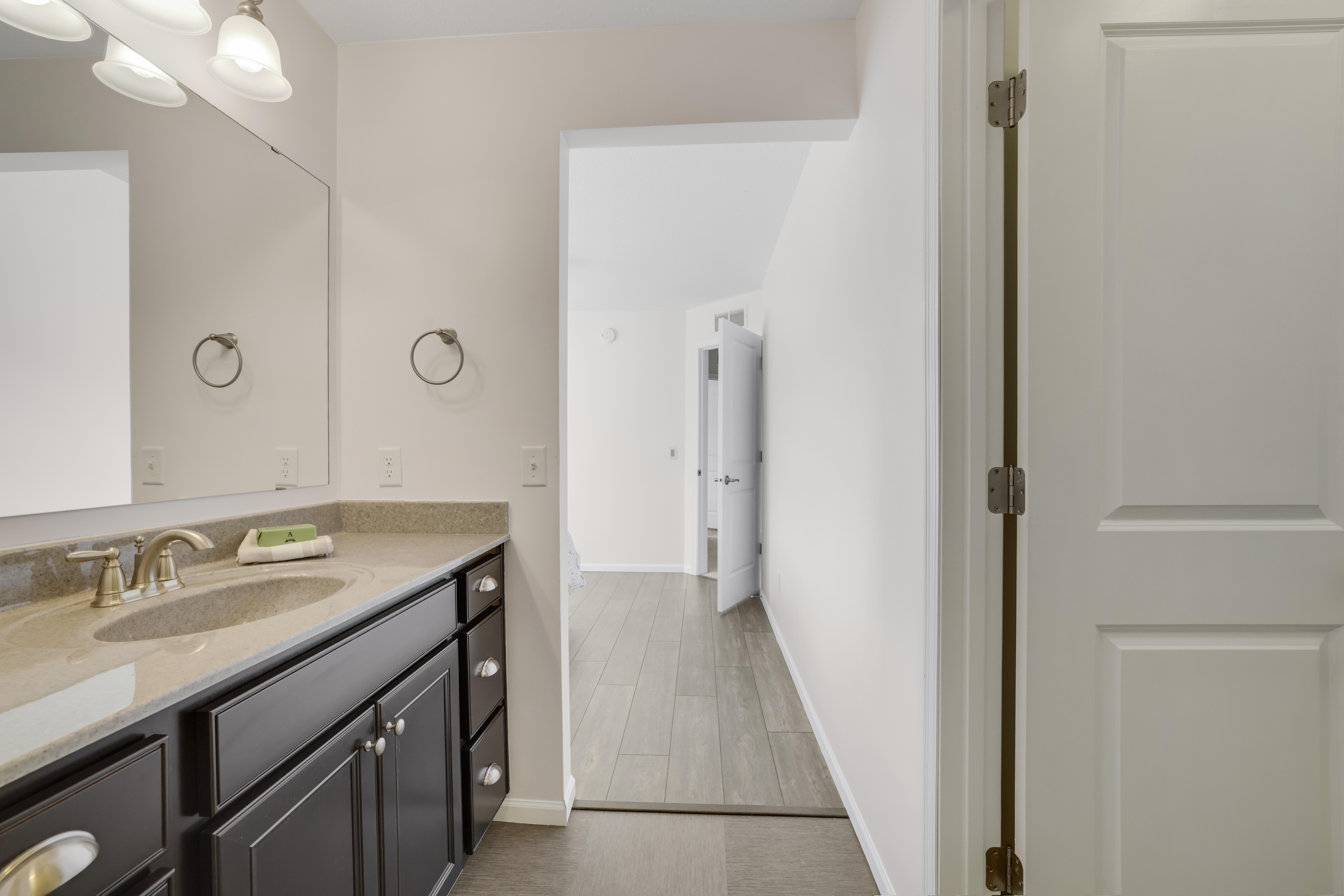  Refined Plymouth Retreat Backing to Nature - 物件實景