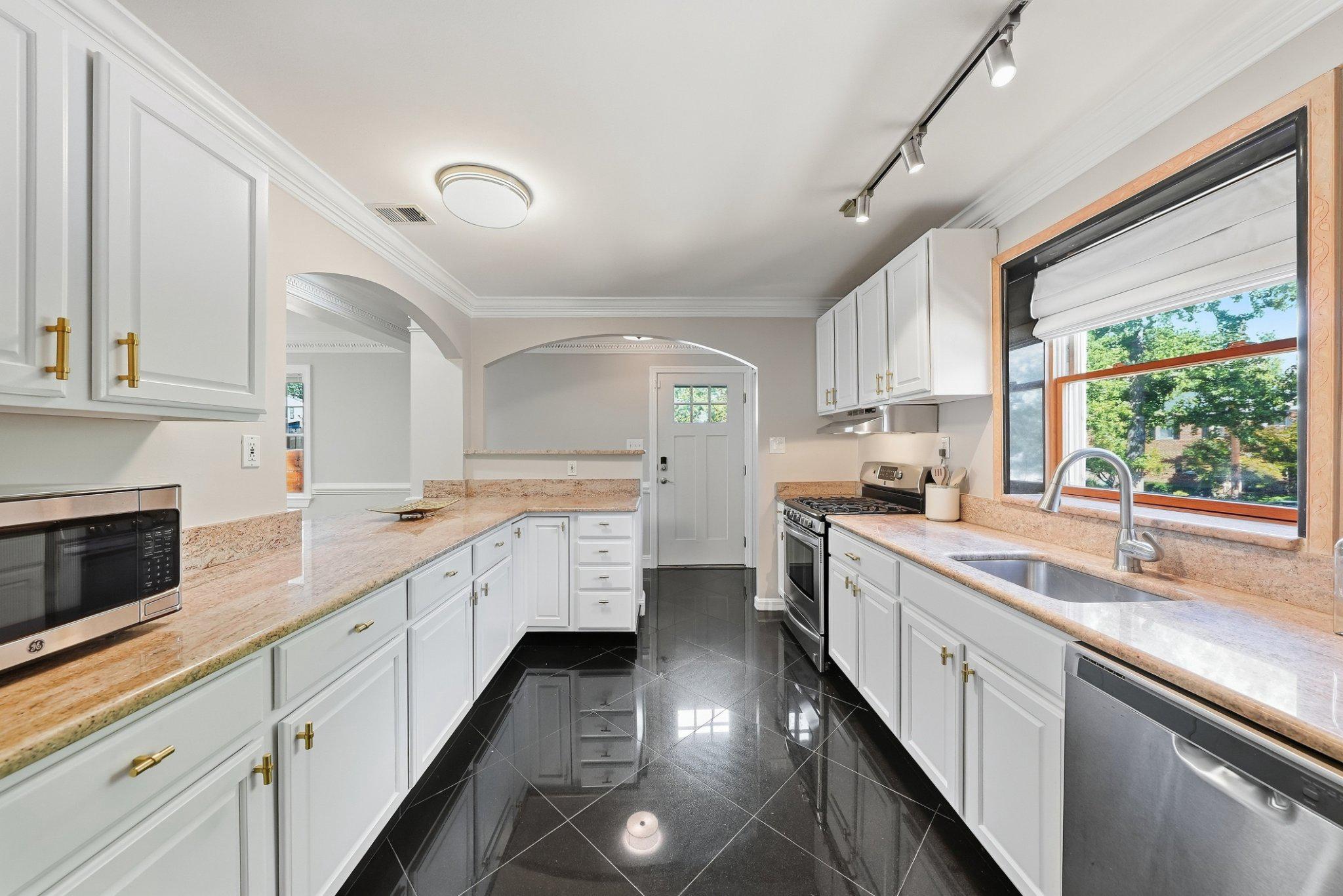  230 Aspen Street, Alexandria, VA, 22305 - 物件實景