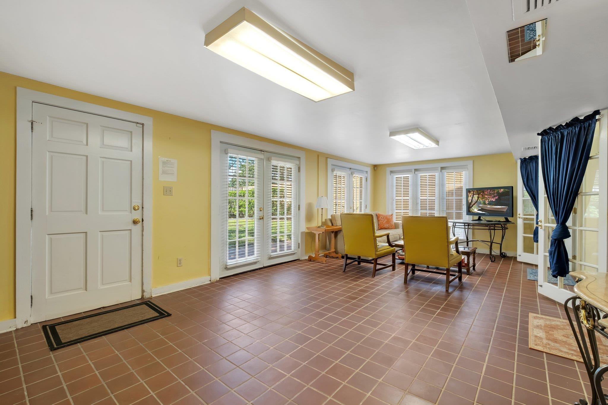 Tallahassee, Florida, 32301, United States, 4 Bedrooms Bedrooms, ,4 BathroomsBathrooms,Residential,For Sale,1738937