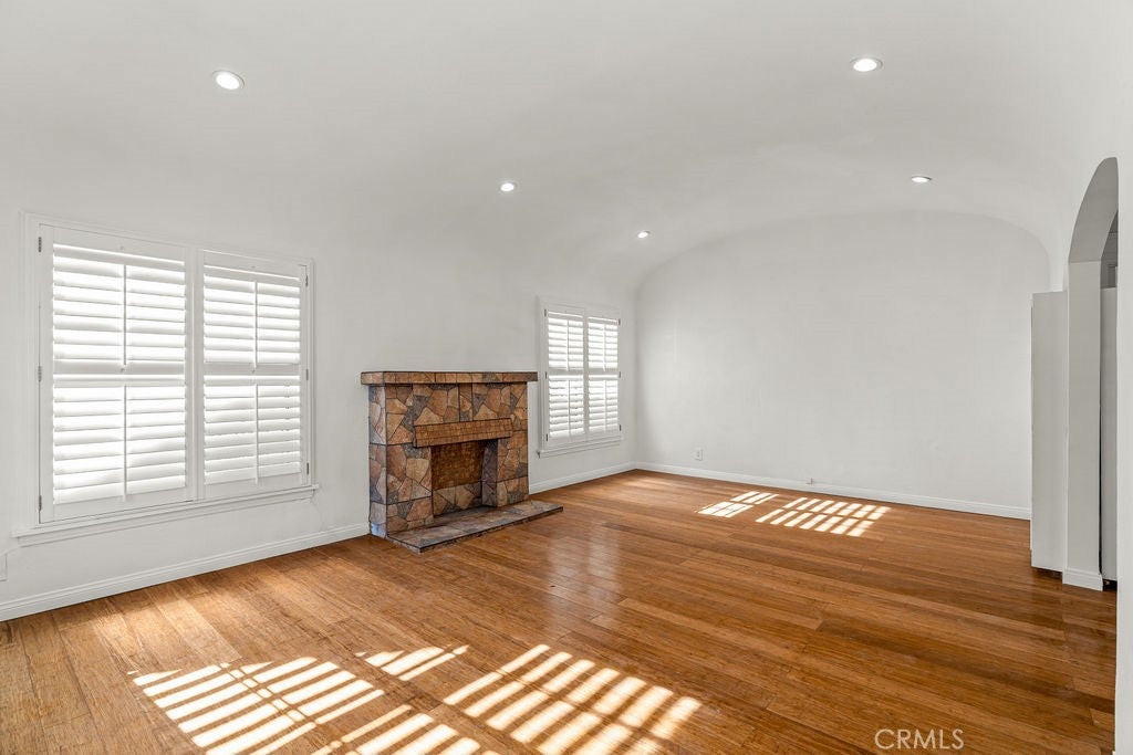 Los Angeles, California, 90016, United States, 3 Bedrooms Bedrooms, ,2 BathroomsBathrooms,Residential,For Sale,2005249