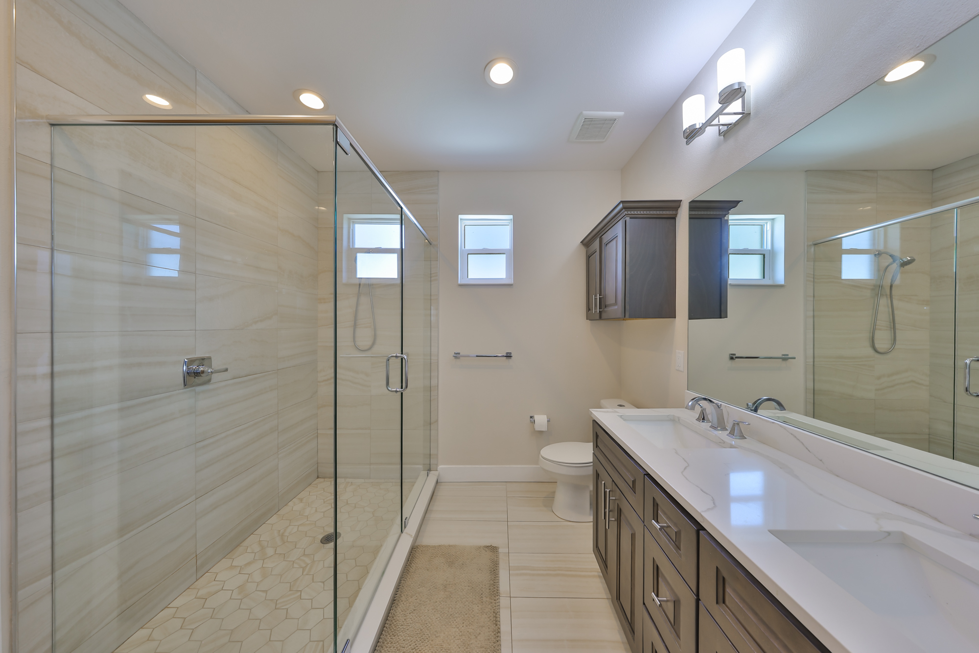 Tampa, Florida, 36611, United States, 3 Bedrooms Bedrooms, ,4 BathroomsBathrooms,Residential,For Sale,1931237