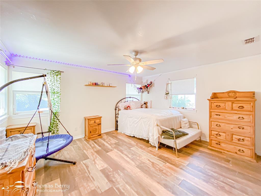 Clyde, Texas, 79510, United States, 3 Bedrooms Bedrooms, ,2 BathroomsBathrooms,Residential,For Sale,1898763
