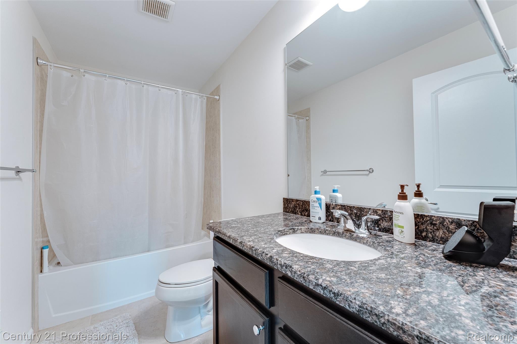 Canton, Michigan, 48187, United States, 5 Bedrooms Bedrooms, ,6 BathroomsBathrooms,Residential,For Sale,1908049