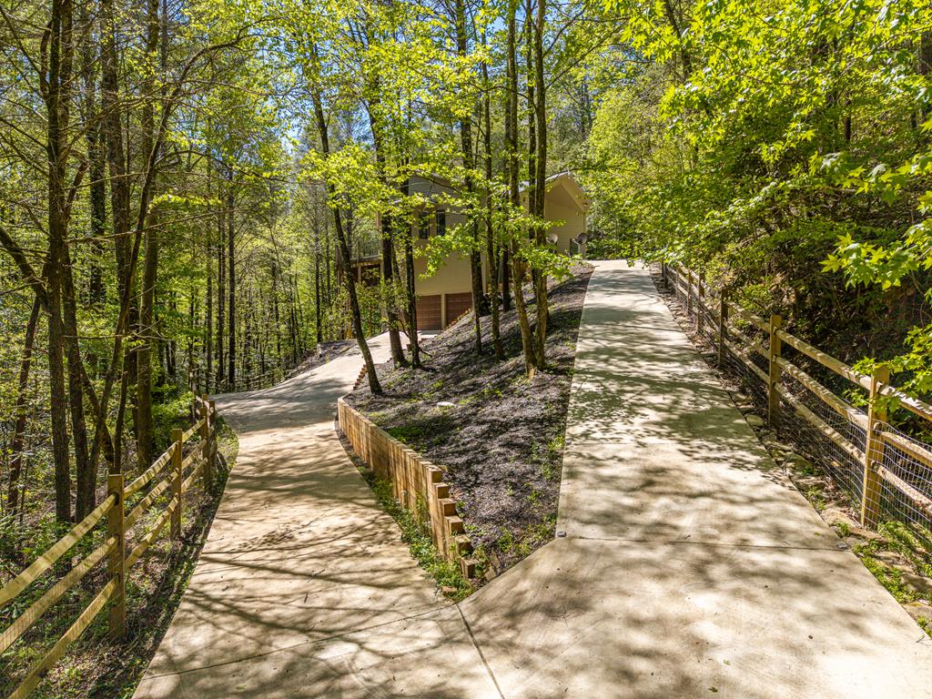 Ellijay, Georgia, 30540, United States, 5 Bedrooms Bedrooms, ,5 BathroomsBathrooms,Residential,For Sale,1868155