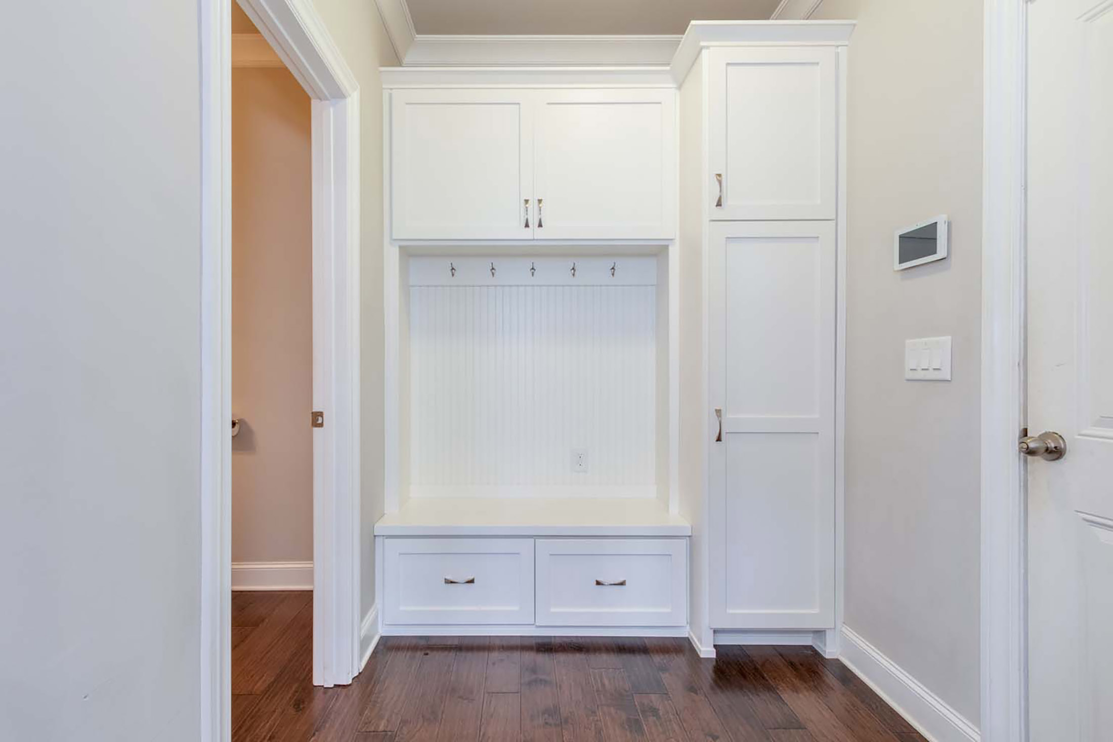  Four-Bedroom Brick Corner Lot in Jamestown - 物件實景