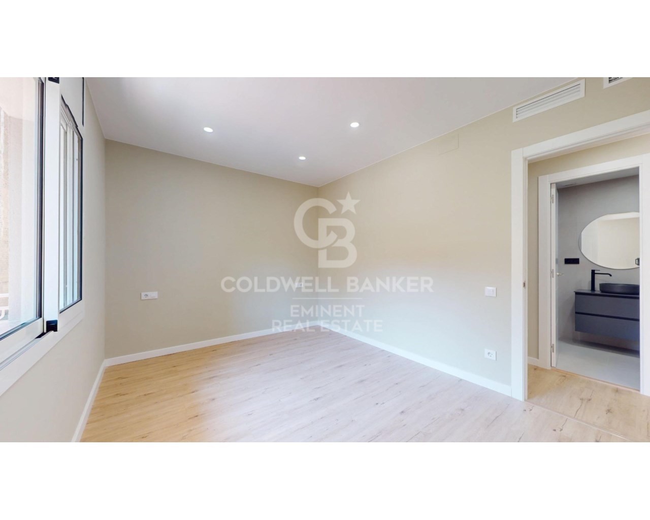 Barcelona, Catalonia, ES, 4 Bedrooms Bedrooms, ,2 BathroomsBathrooms,Residential,For Sale,1826815
