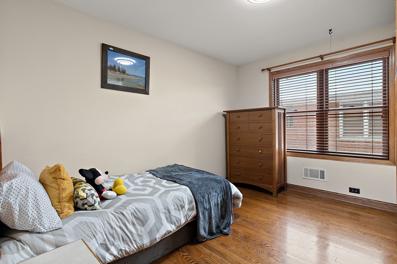 Des Plaines, Illinois, 60016, United States, 3 Bedrooms Bedrooms, ,3 BathroomsBathrooms,Residential,For Sale,2003071