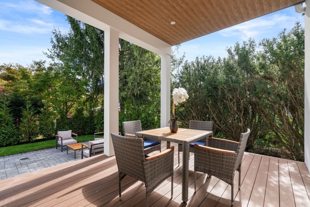 Newton, Massachusetts, 02465, United States, 6 Bedrooms Bedrooms, ,7 BathroomsBathrooms,Residential,For Sale,1730444