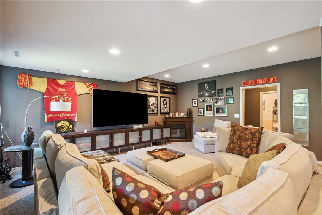 Ankeny, Iowa, 50023, United States, 5 Bedrooms Bedrooms, ,4 BathroomsBathrooms,Residential,For Sale,1921824