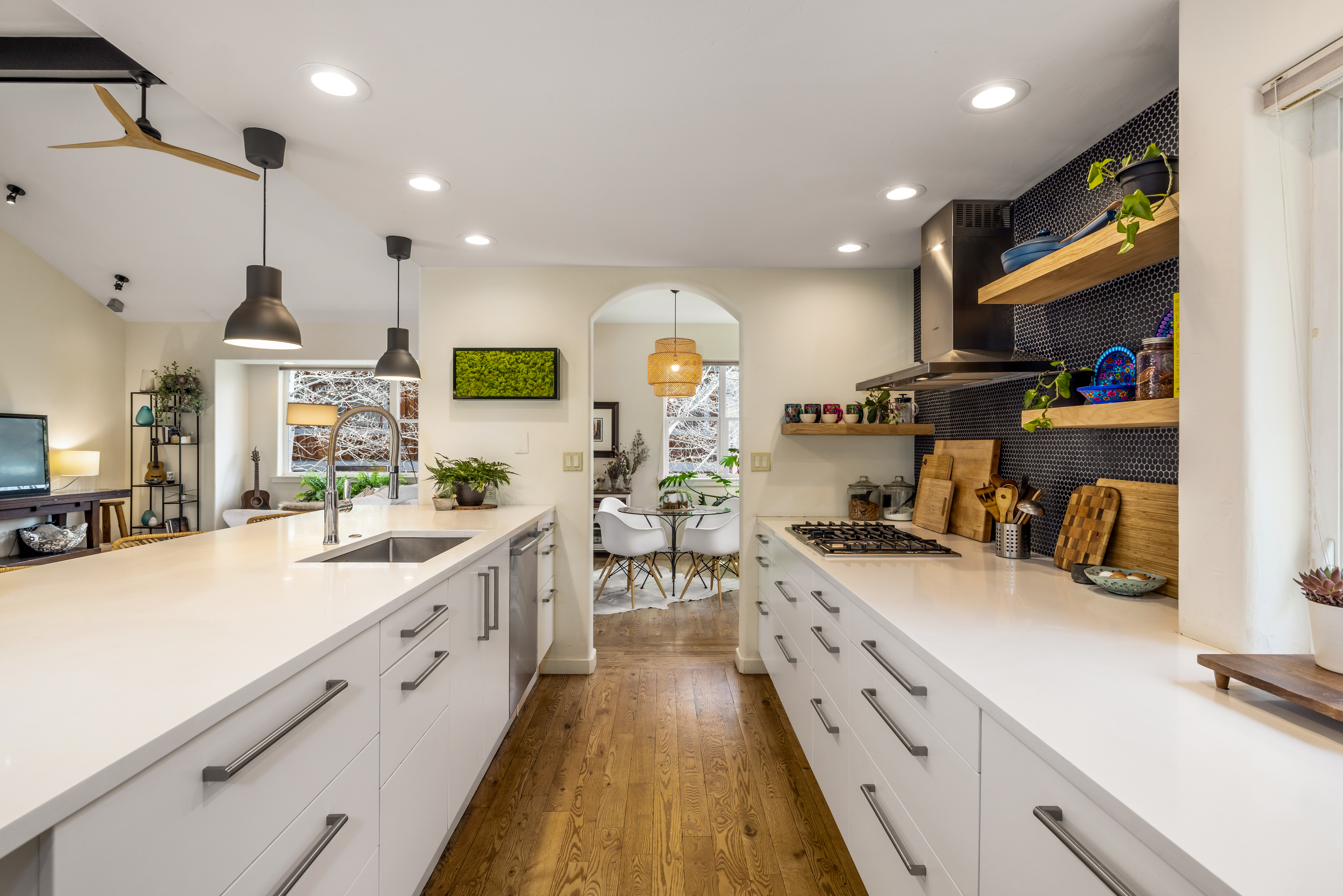  Mountain Views, Unique, Warm, Inviting and Functional Floor Plan - 物件實景