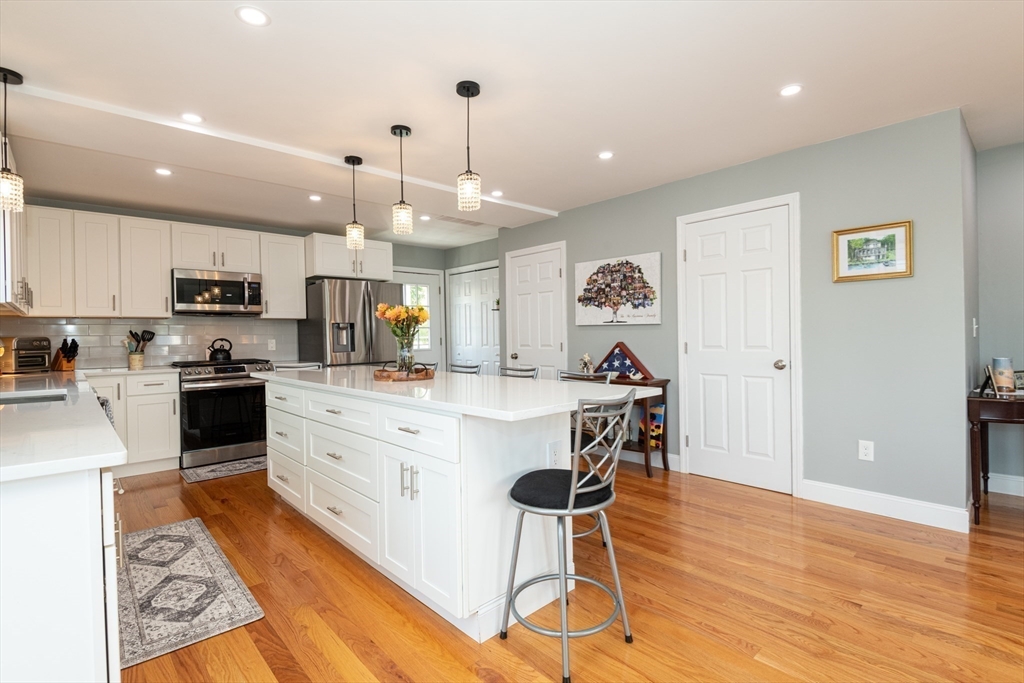 Lynn, Massachusetts, 01904, United States, 2 Bedrooms Bedrooms, ,4 BathroomsBathrooms,Residential,For Sale,1978027