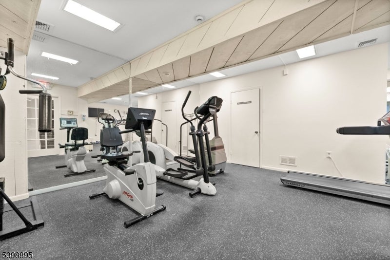 West Orange Twp., New Jersey, 07052, United States, 3 Bedrooms Bedrooms, ,3 BathroomsBathrooms,Residential,For Sale,2002469