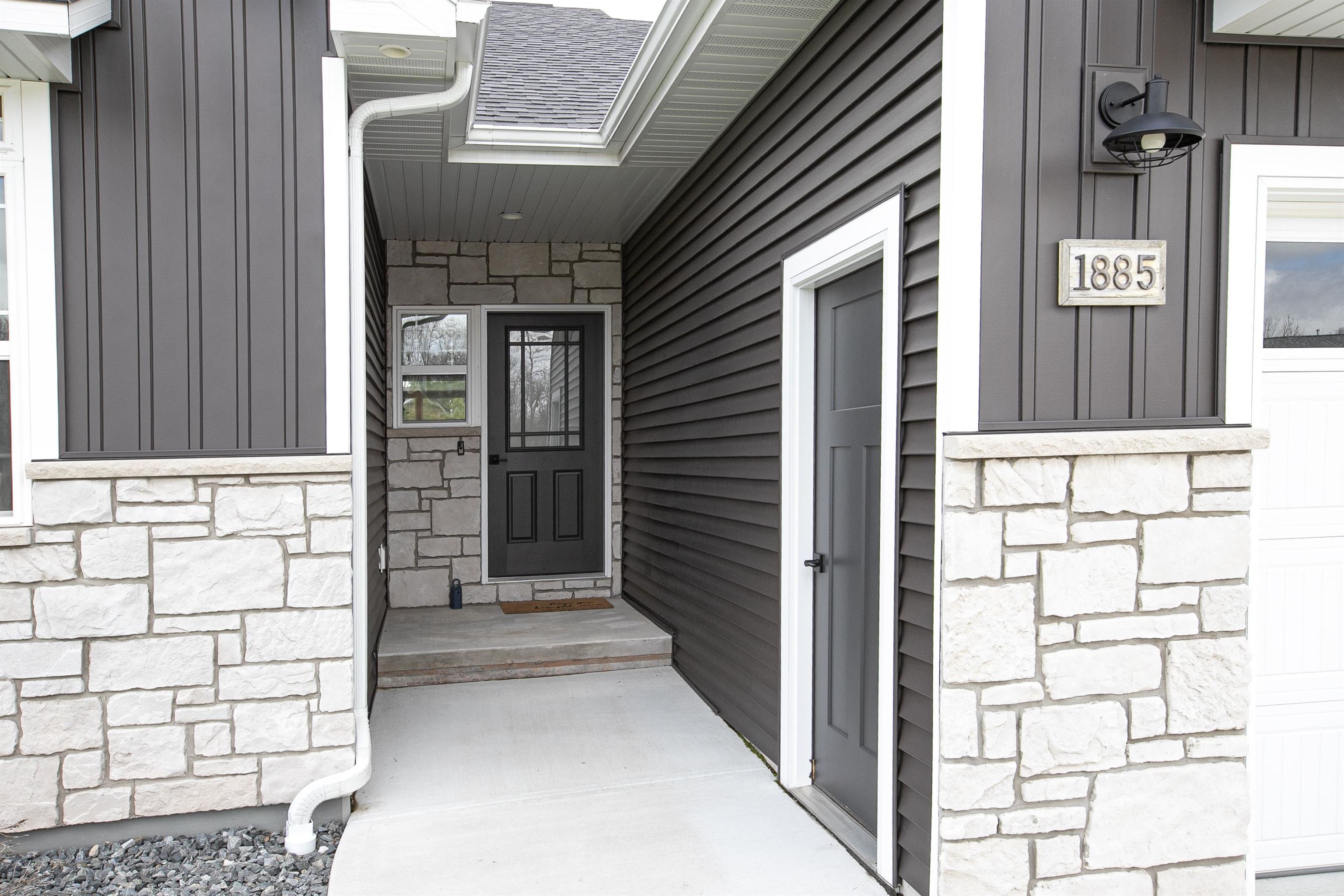Neenah, Wisconsin, 54956-8964, United States, 4 Bedrooms Bedrooms, ,3 BathroomsBathrooms,Residential,For Sale,1846194