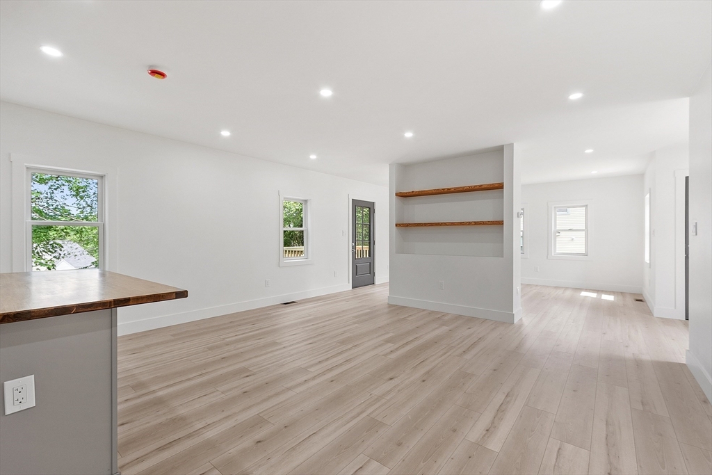 Leominster, Massachusetts, 01453, United States, 3 Bedrooms Bedrooms, ,2 BathroomsBathrooms,Residential,For Sale,1912072