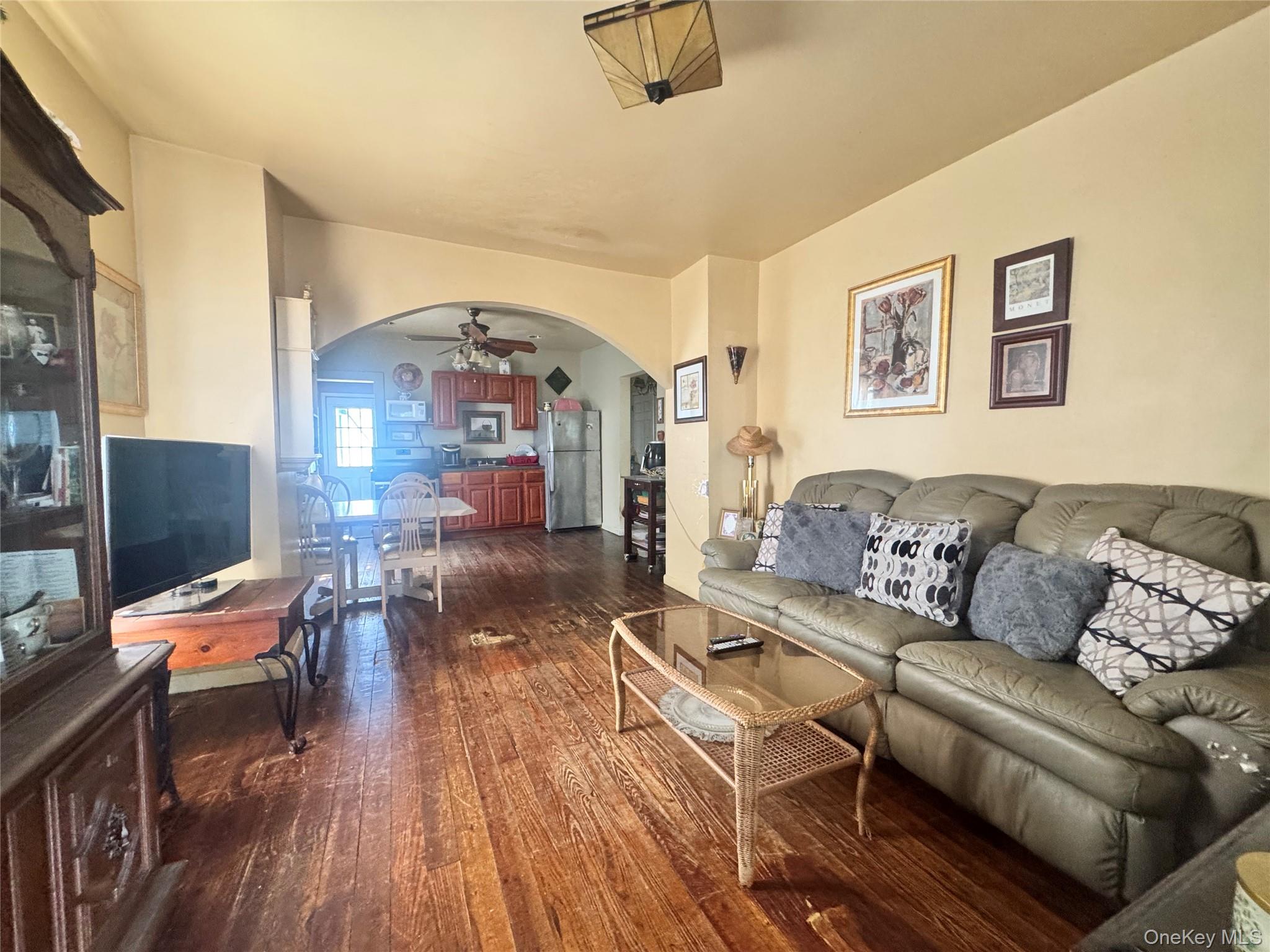 Yonkers, New York, 10701, United States, 4 Bedrooms Bedrooms, ,2 BathroomsBathrooms,Residential,For Sale,1939242