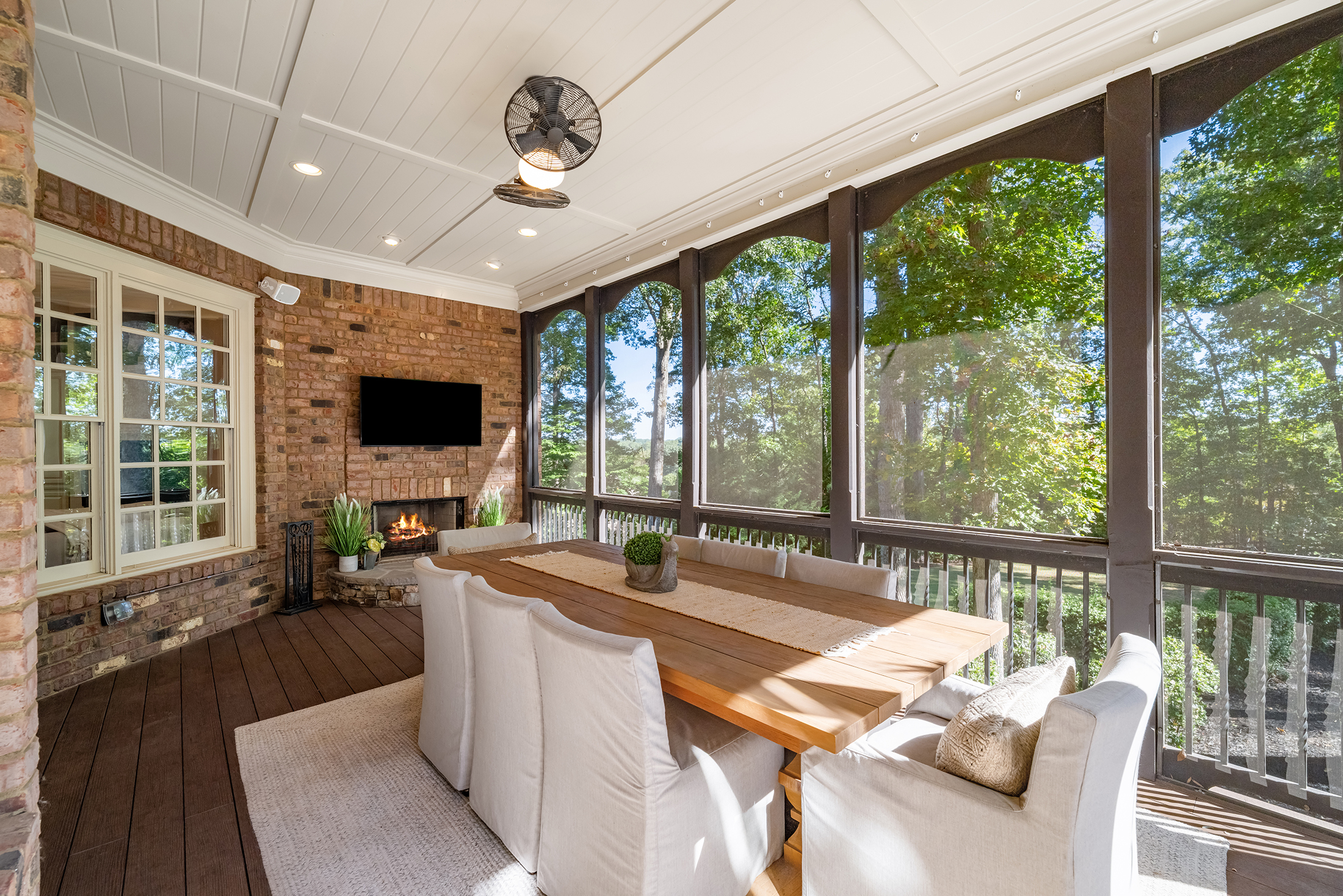  Located Within the Gated Greystone Farms Community in Milton - 物件實景