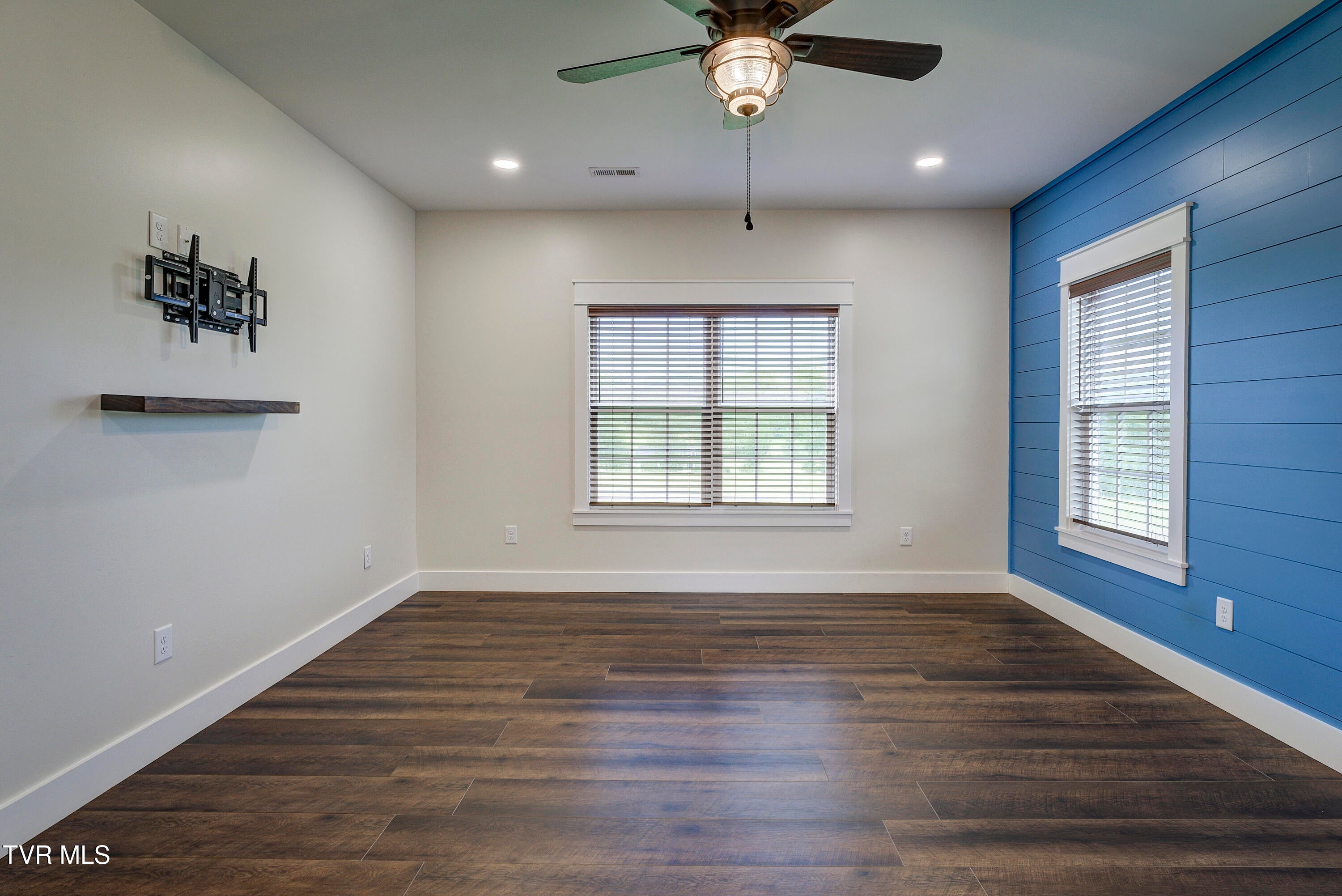 Jonesborough, Tennessee, 37659, United States, 3 Bedrooms Bedrooms, ,3 BathroomsBathrooms,Residential,For Sale,2000910