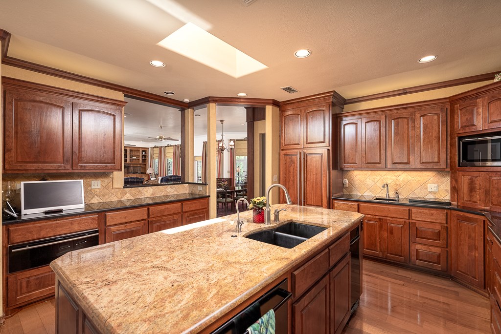 Kerrville, Texas, 78028, United States, 4 Bedrooms Bedrooms, ,4 BathroomsBathrooms,Residential,For Sale,1710846