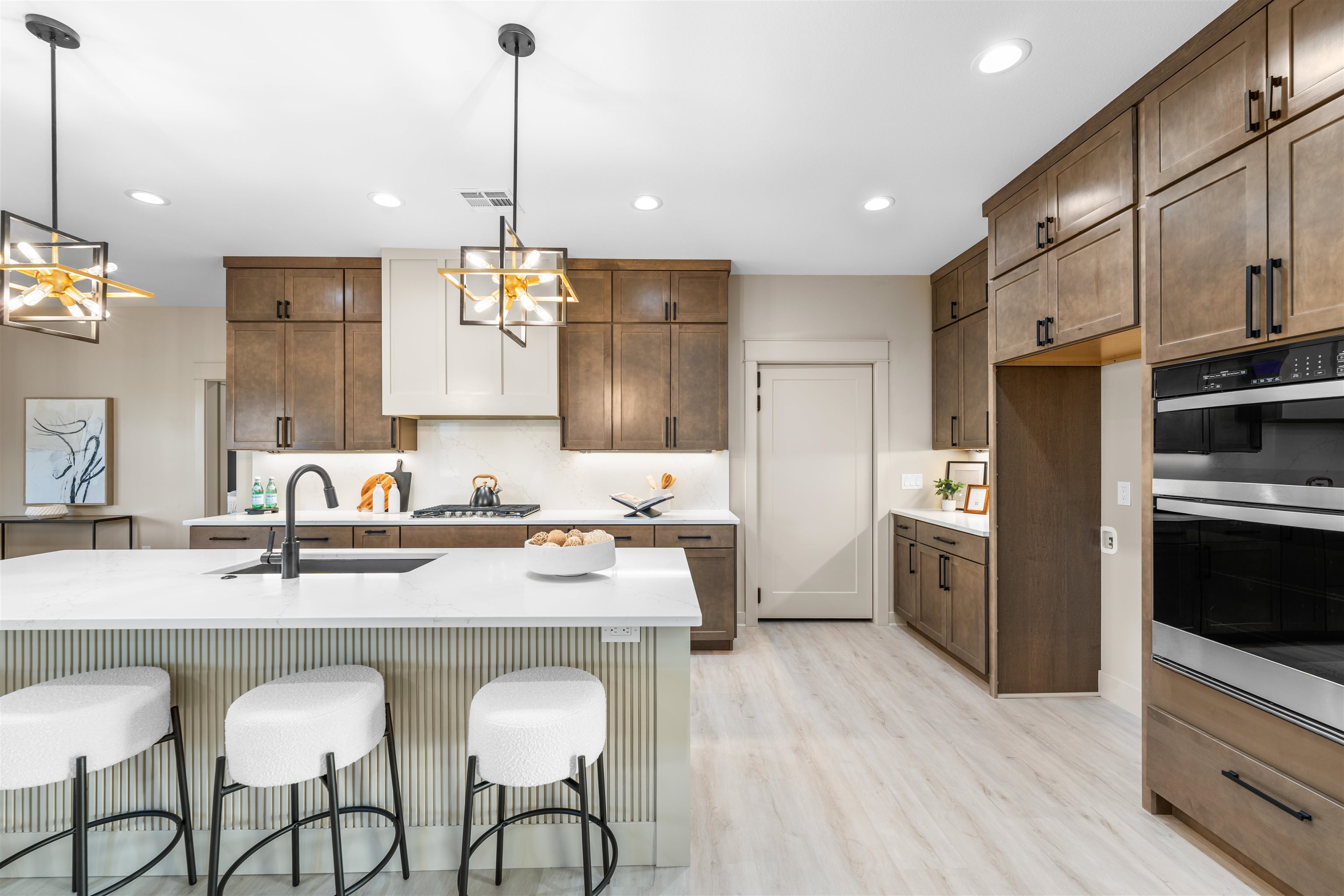 Salina, Kansas, 67401, United States, 3 Bedrooms Bedrooms, ,3 BathroomsBathrooms,Residential,For Sale,1956761