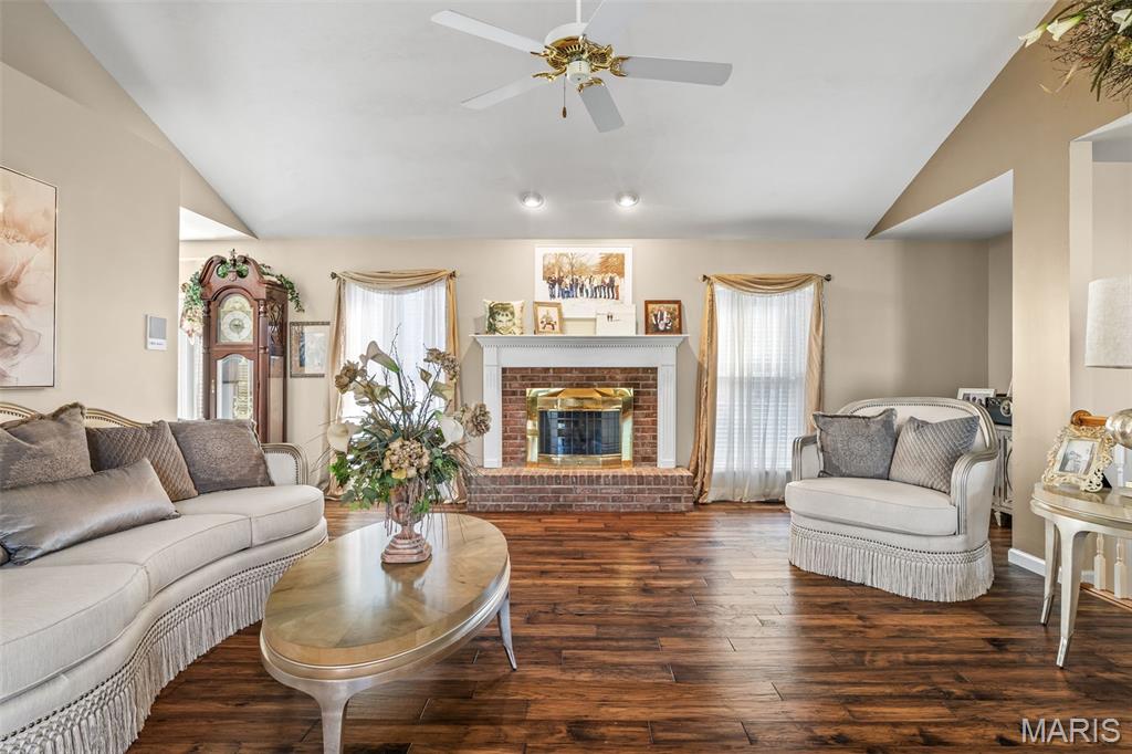 Farmington, Missouri, 63640, United States, 3 Bedrooms Bedrooms, ,3 BathroomsBathrooms,Residential,For Sale,1942281