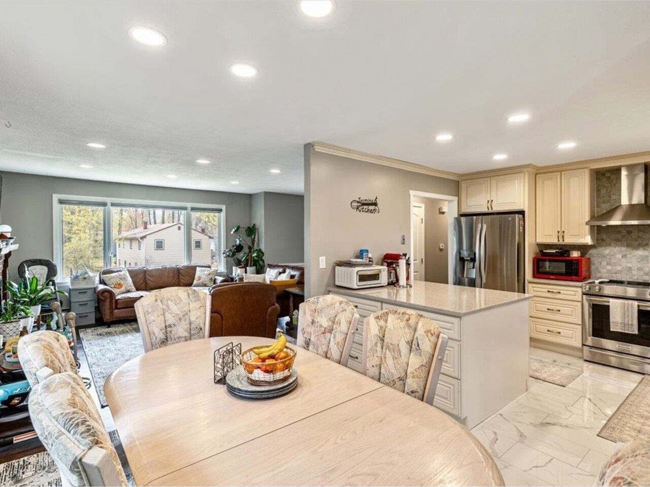 Essex Junction, Vermont, 05452, United States, 3 Bedrooms Bedrooms, ,1 BathroomBathrooms,Residential,For Sale,1827239