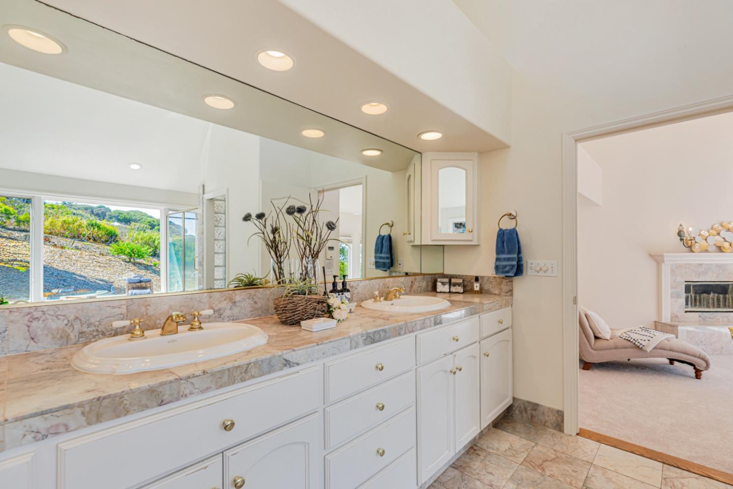 Monterey, California, 93940, United States, 4 Bedrooms Bedrooms, ,5 BathroomsBathrooms,Residential,For Sale,1927415