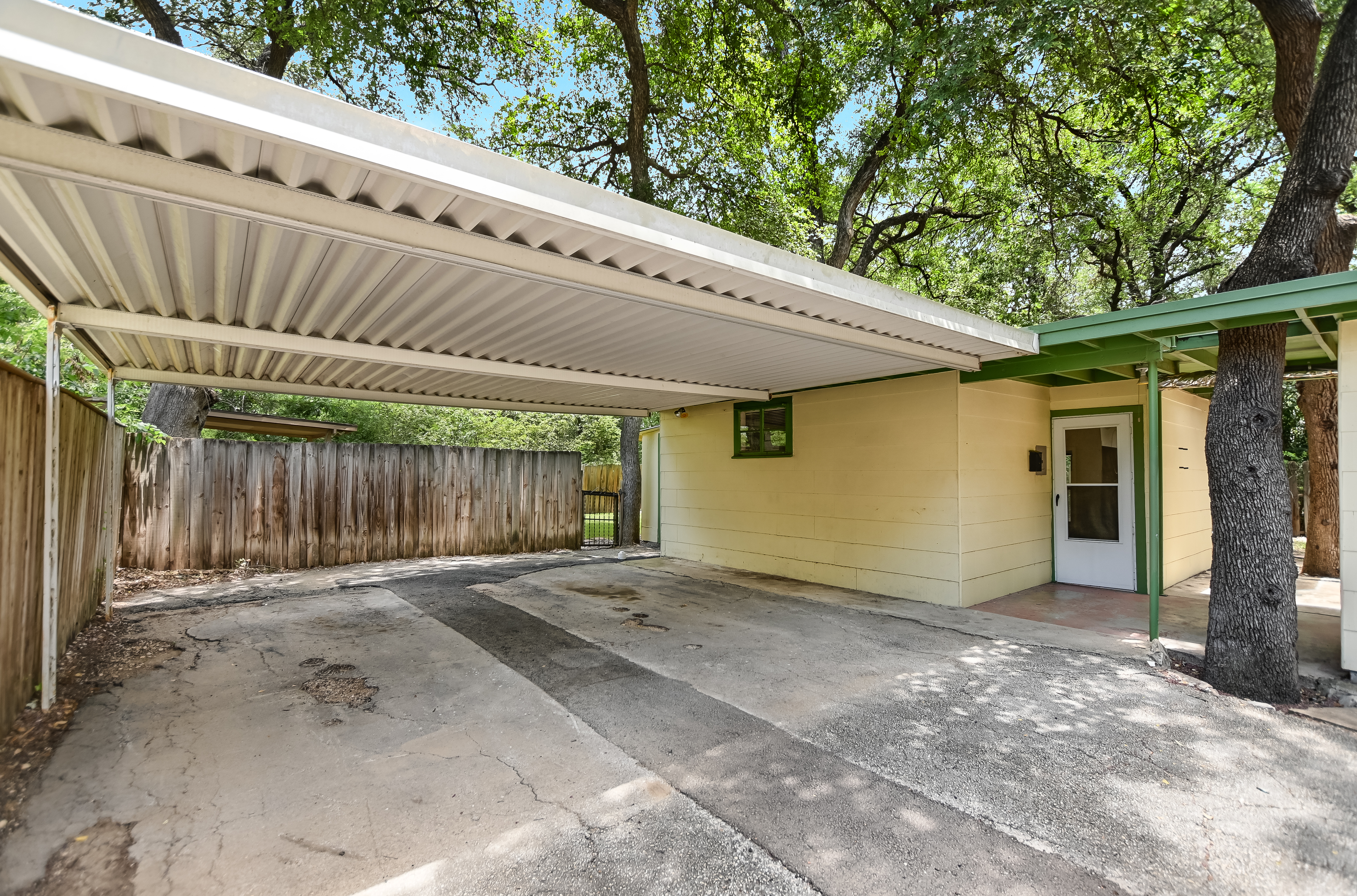  JUST LISTED in Tarrytown - 物件實景