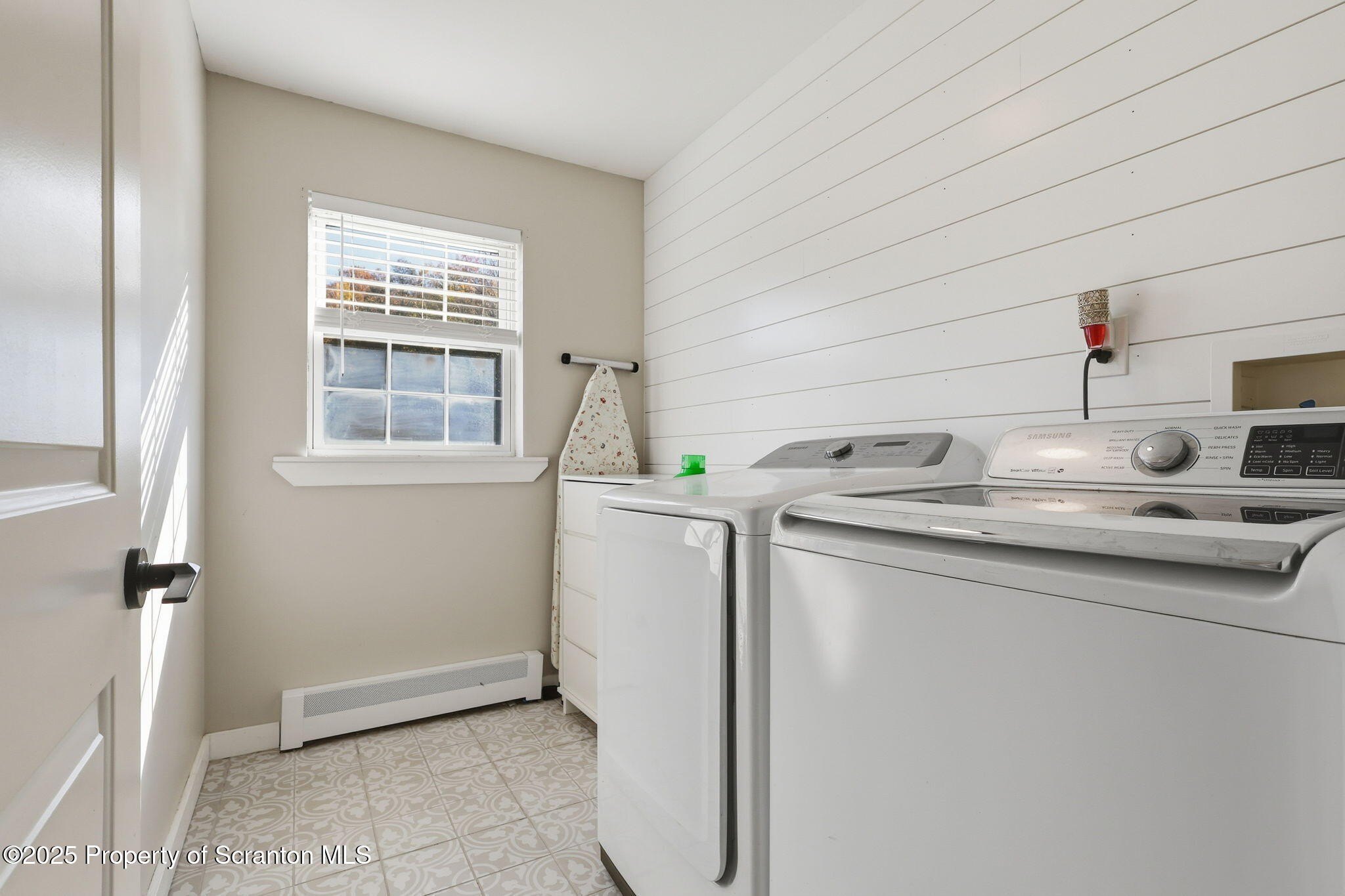 Clifford Twp, Pennsylvania, 18470, United States, 4 Bedrooms Bedrooms, ,3 BathroomsBathrooms,Residential,For Sale,1978908