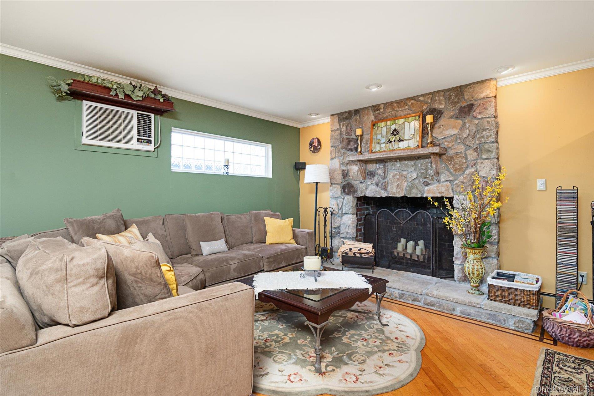Levittown, New York, 11756, United States, 5 Bedrooms Bedrooms, ,2 BathroomsBathrooms,Residential,For Sale,1931352