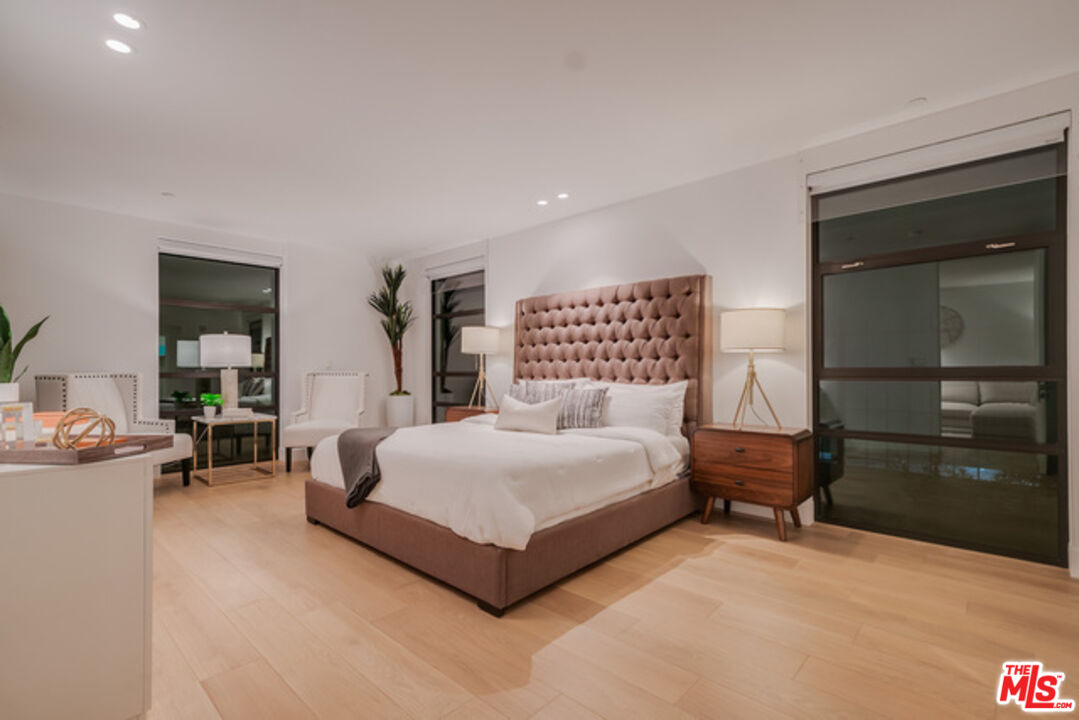 Los Angeles, California, 90024, United States, 2 Bedrooms Bedrooms, ,2 BathroomsBathrooms,Residential,For Sale,1940220