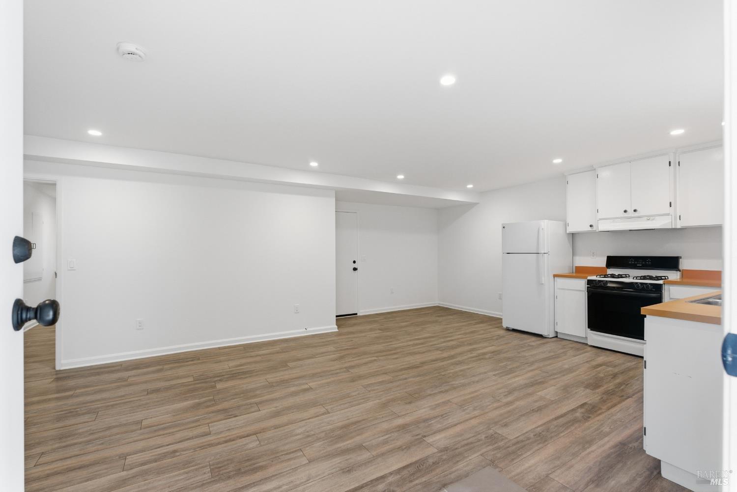 Corte Madera, California, 94925, United States, 6 Bedrooms Bedrooms, ,3 BathroomsBathrooms,Residential,For Sale,1986479