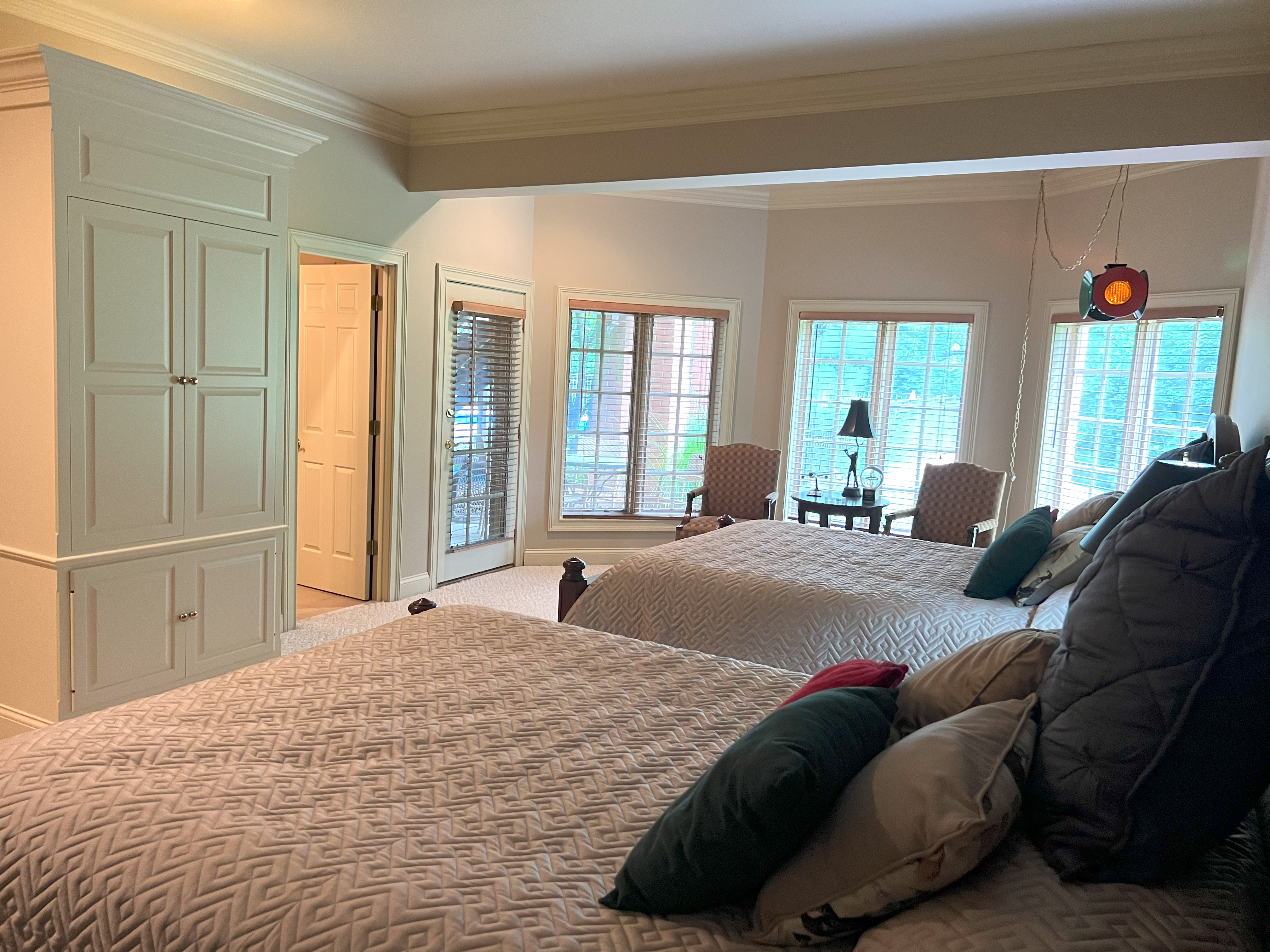 Frankfort, Kentucky, 40601, United States, 5 Bedrooms Bedrooms, ,4 BathroomsBathrooms,Residential,For Sale,1983551