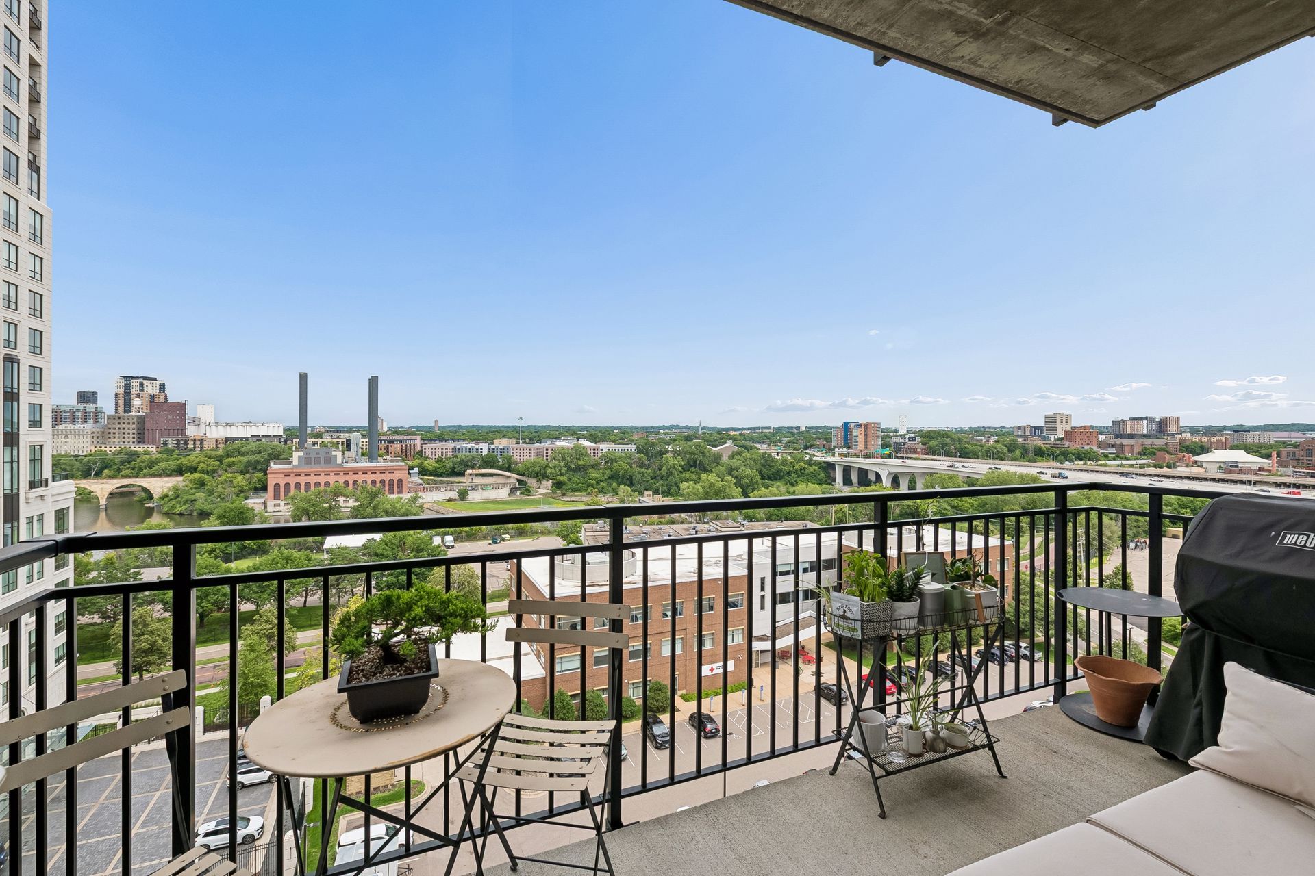  Sophisticated Legacy Condo with Sweeping River Views - 物件實景