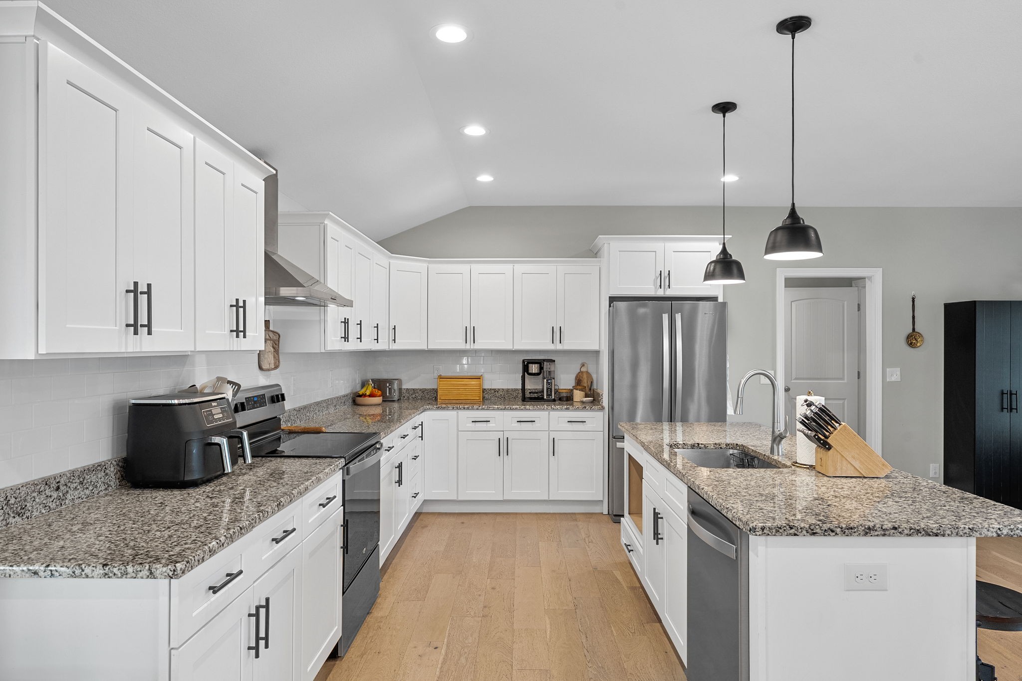 Clarksville, Tennessee, 37040, United States, 4 Bedrooms Bedrooms, ,3 BathroomsBathrooms,Residential,For Sale,1988852