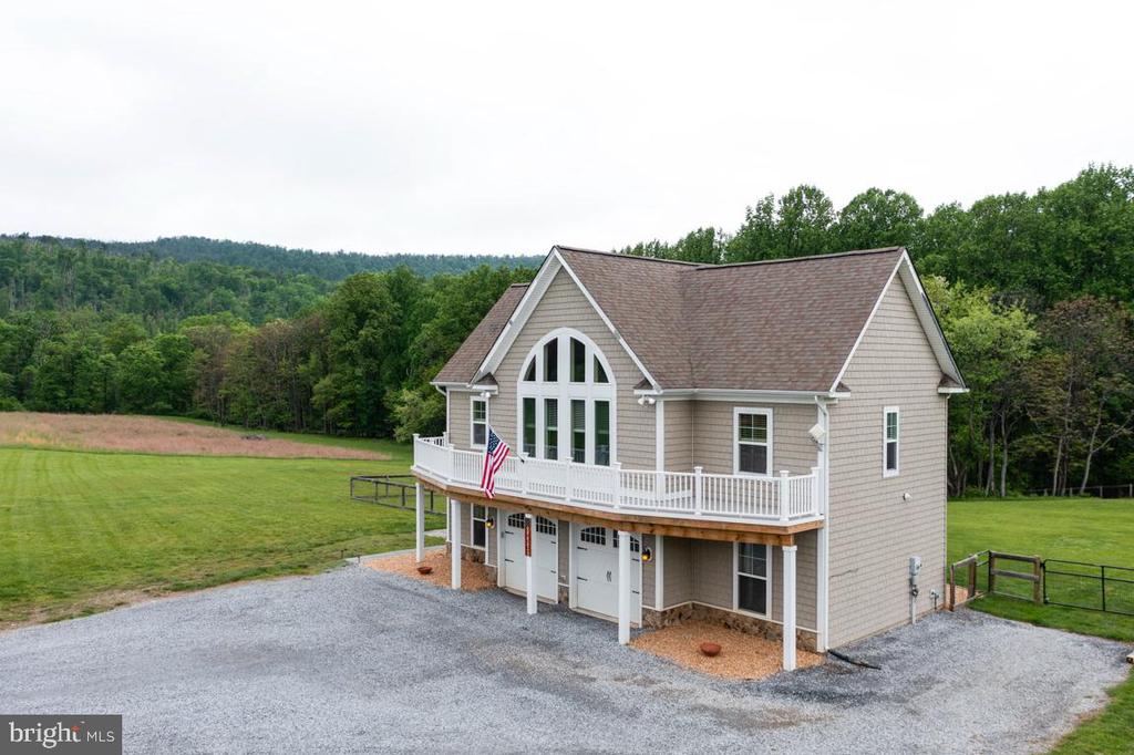 Hillsboro, Virginia, 20132, United States, 2 Bedrooms Bedrooms, ,2 BathroomsBathrooms,Residential,For Sale,1798286