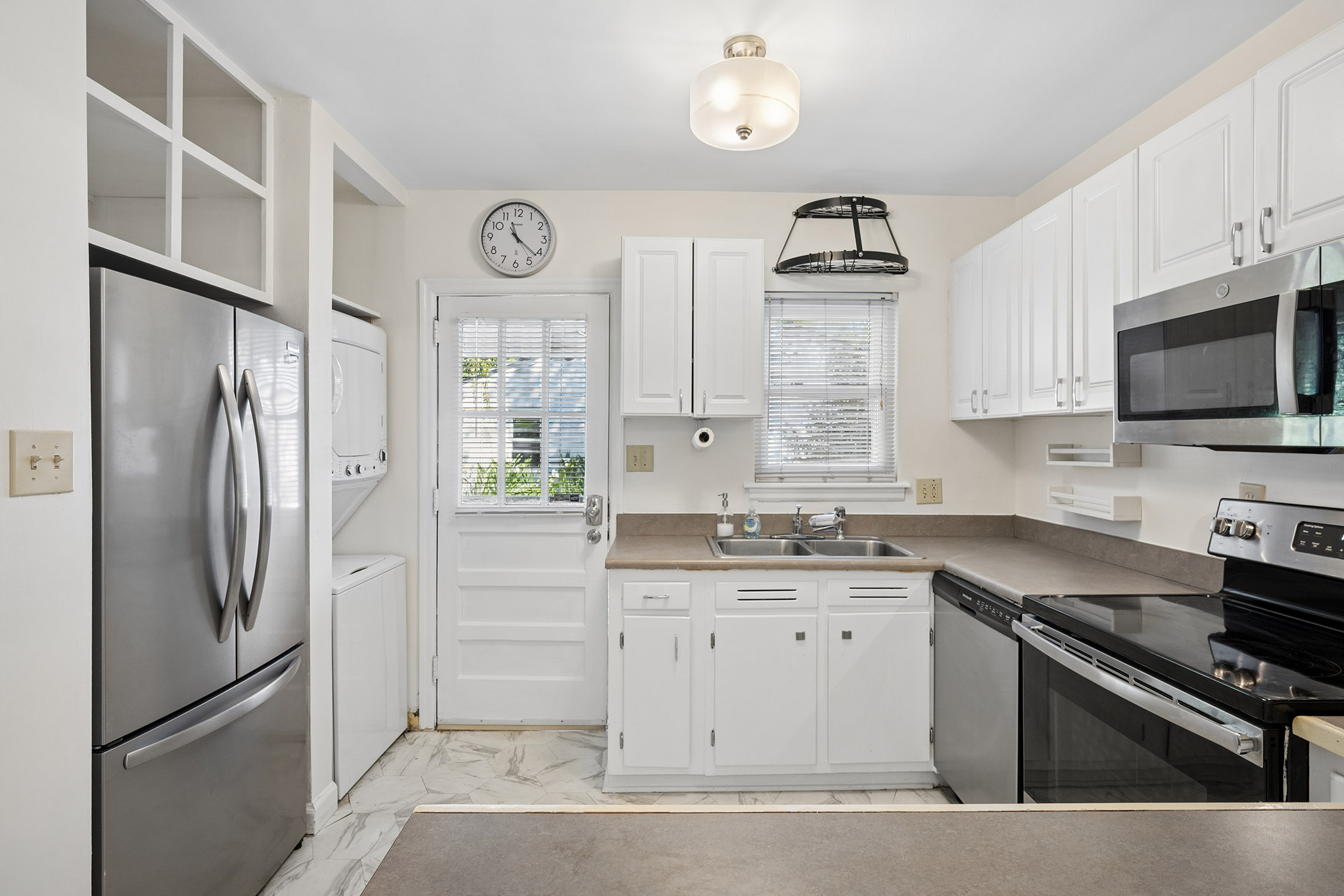  Beautifully Updated Brick Duplex Offers Rare Opportunity in the Heart of Decatur - 物件實景