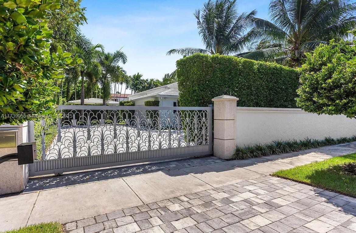 Miami Beach, Florida, 33140, United States, 7 Bedrooms Bedrooms, ,6 BathroomsBathrooms,Residential,For Sale,1794906