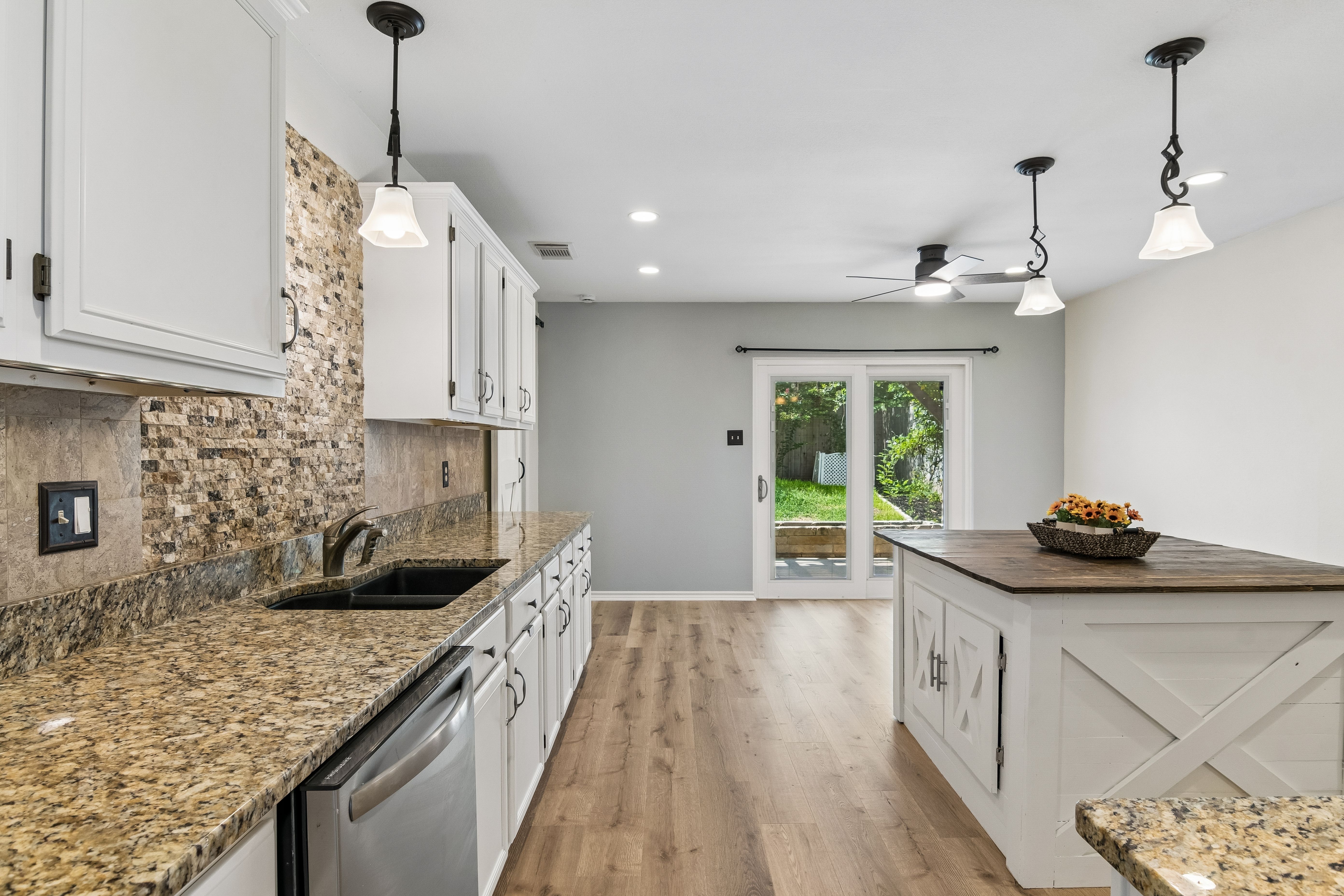  Stylish One-Story in Parkwood - 物件實景
